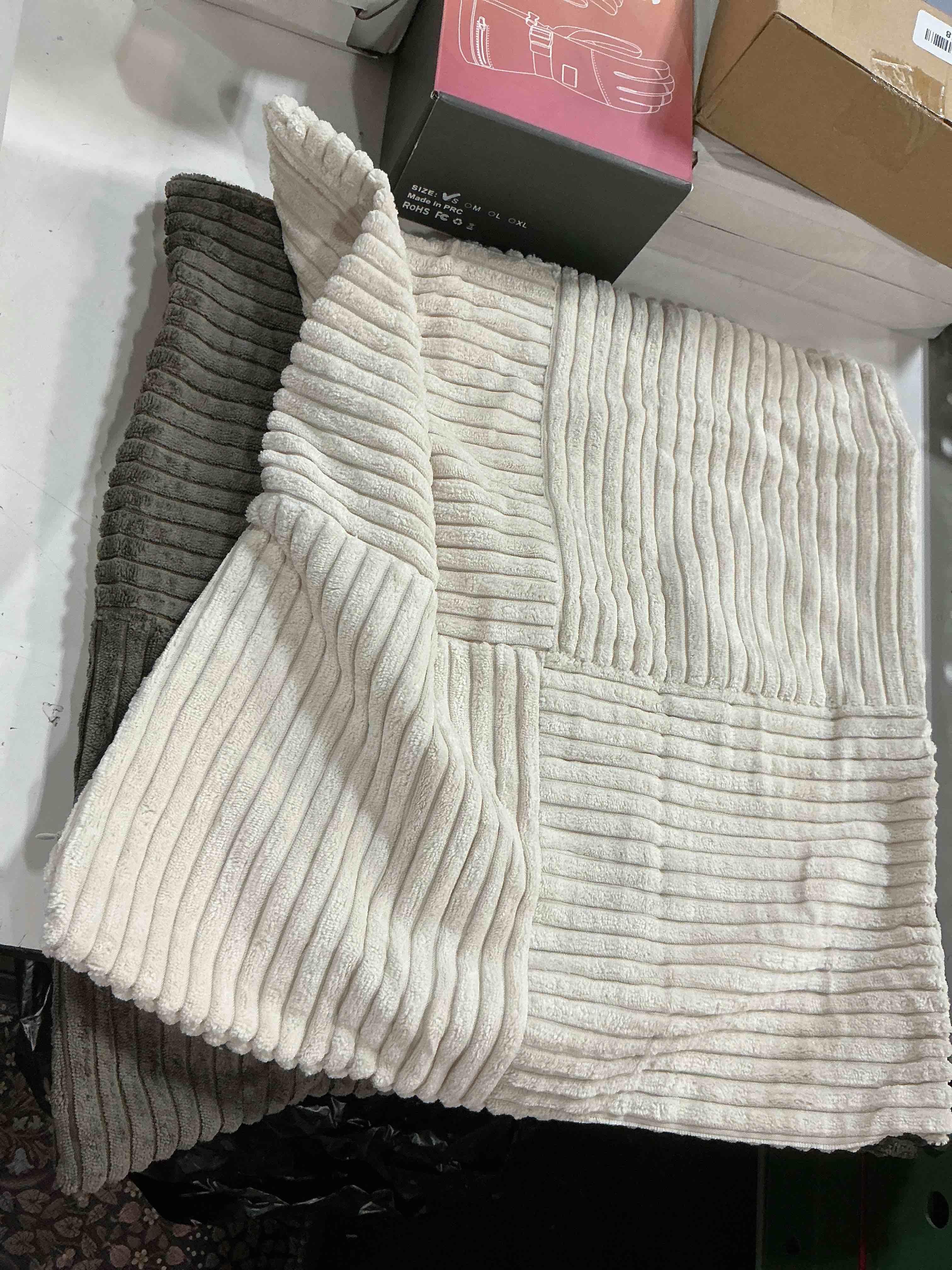 Condition photo showing New/Like New for 4pc pillow covers, velvet 