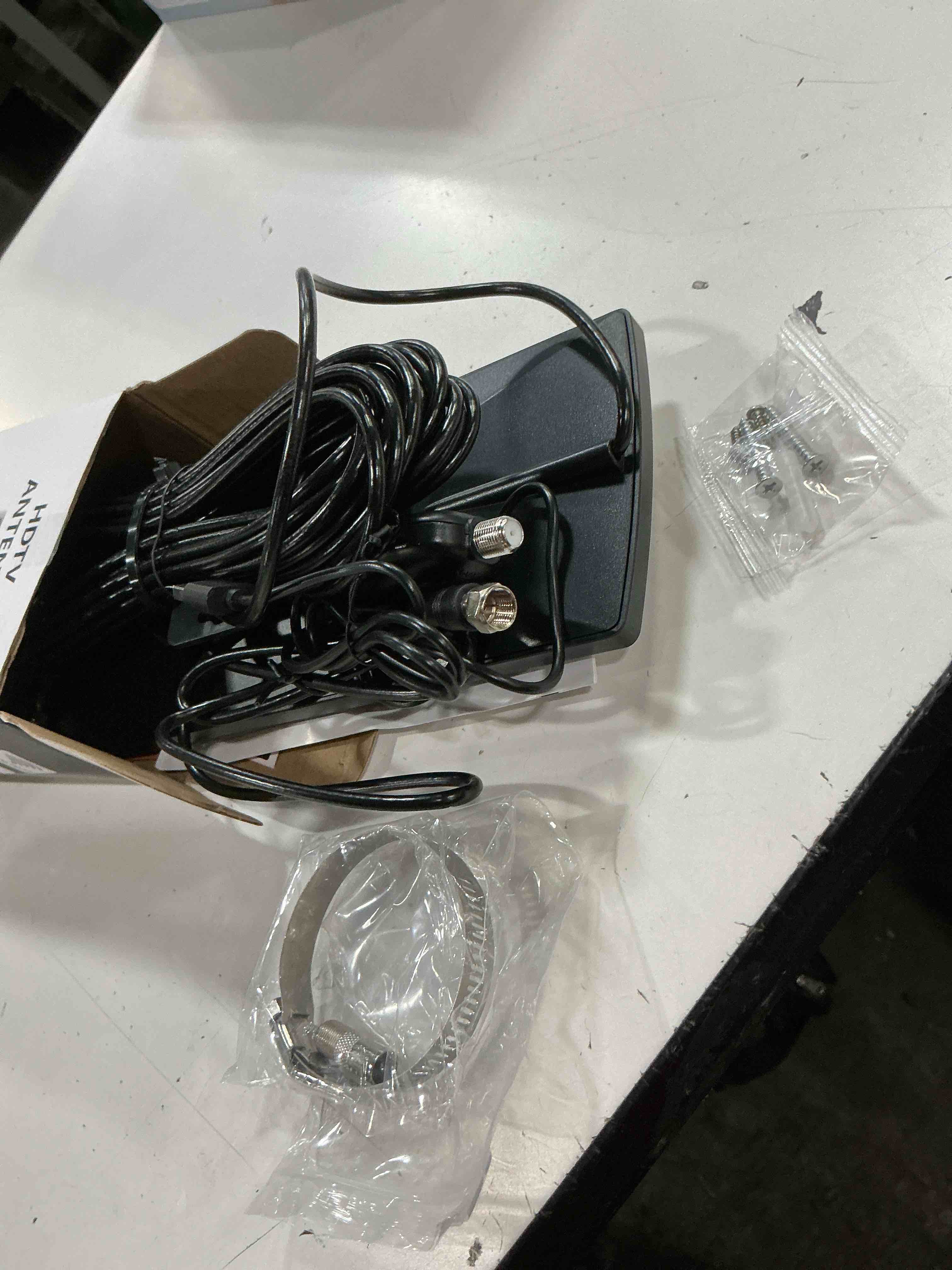 Condition photo showing New/Like New for hdtv antenna 