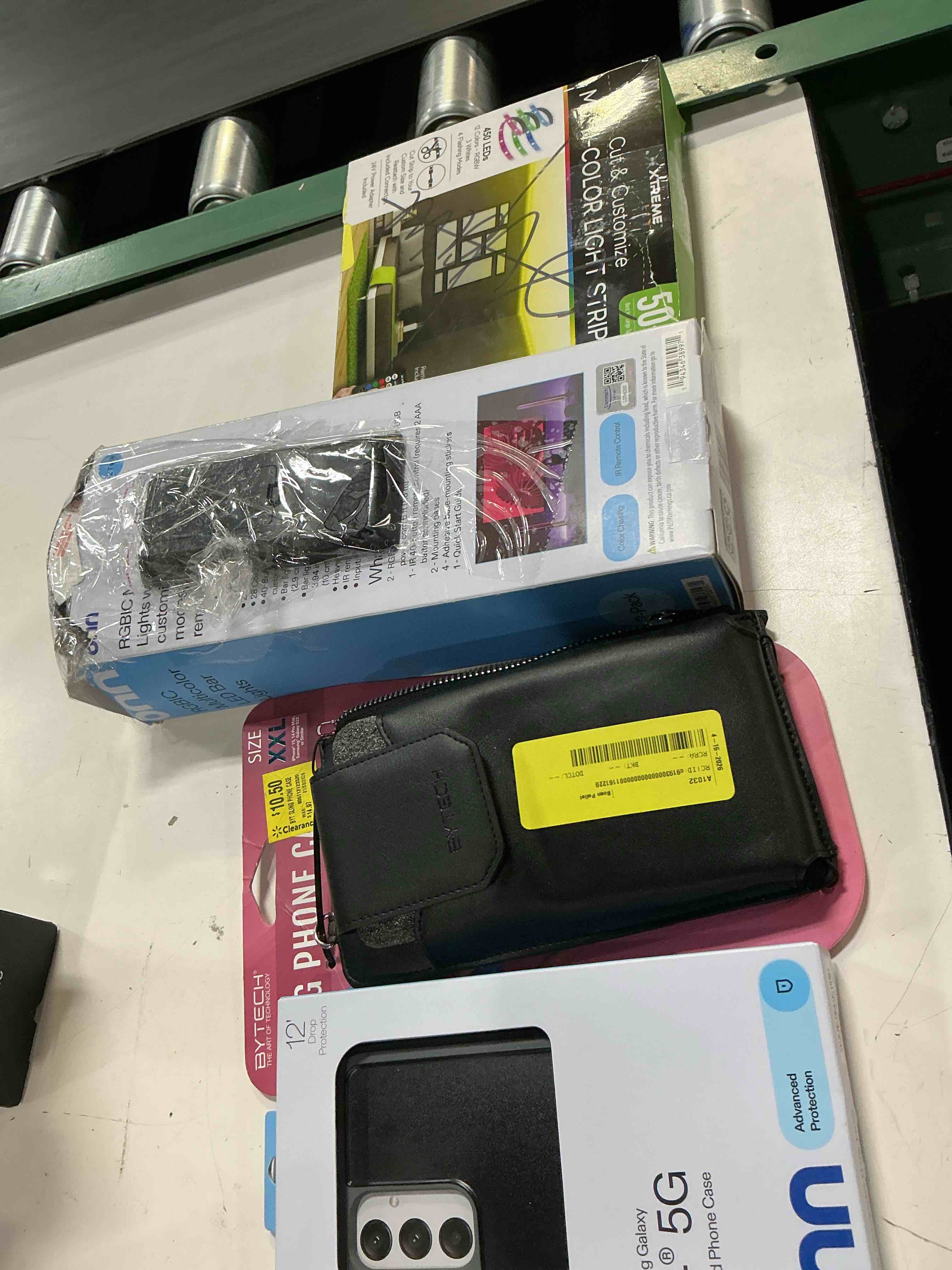 assorted lot of electronics (headphones, small gadgets, headsets, etc.) 