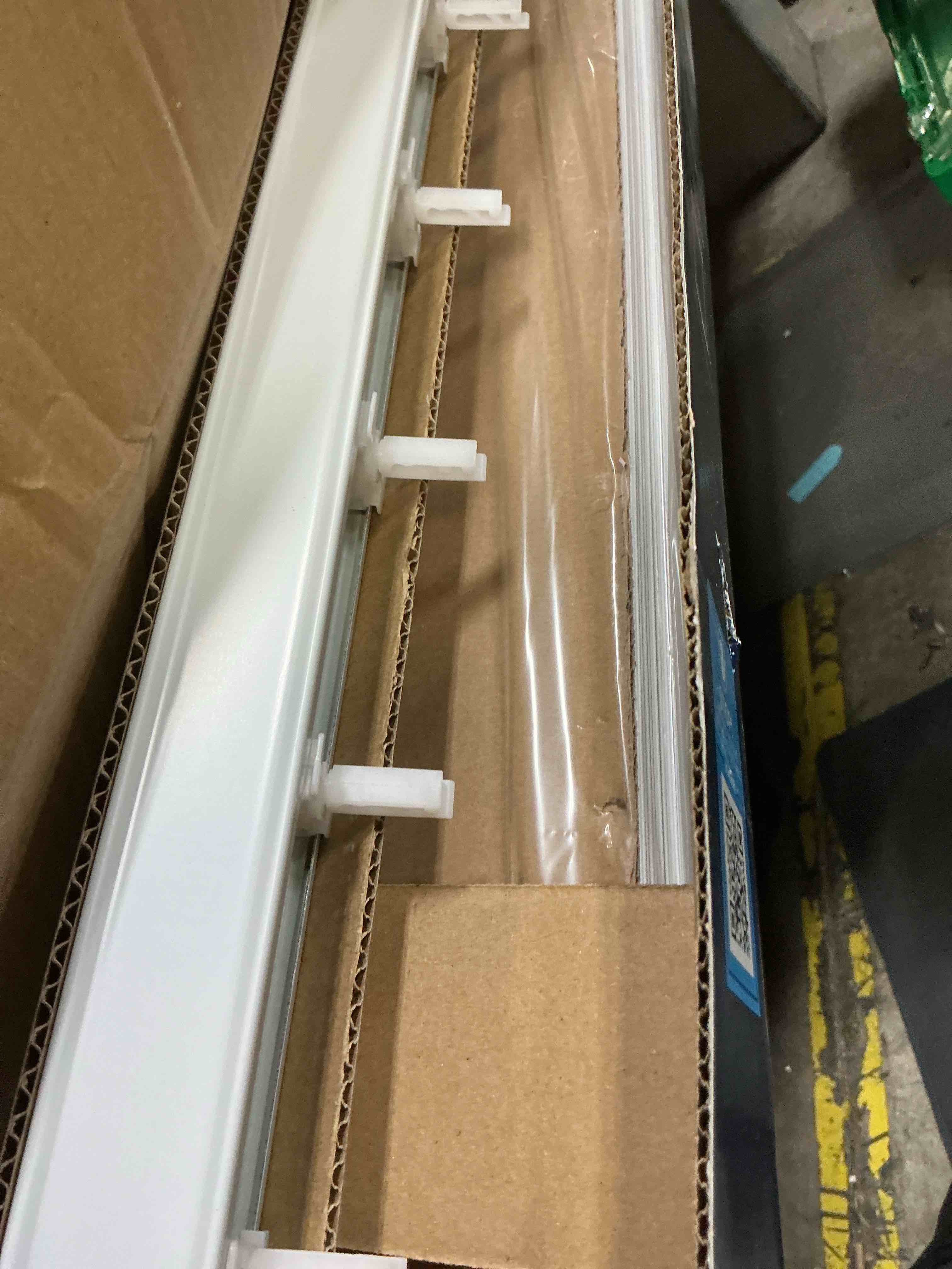 Condition photo showing Good Condition for project source 3.5-in cordless vertical blind persiana vertical sin cordón de 8.89 cm78 in x 84 in 