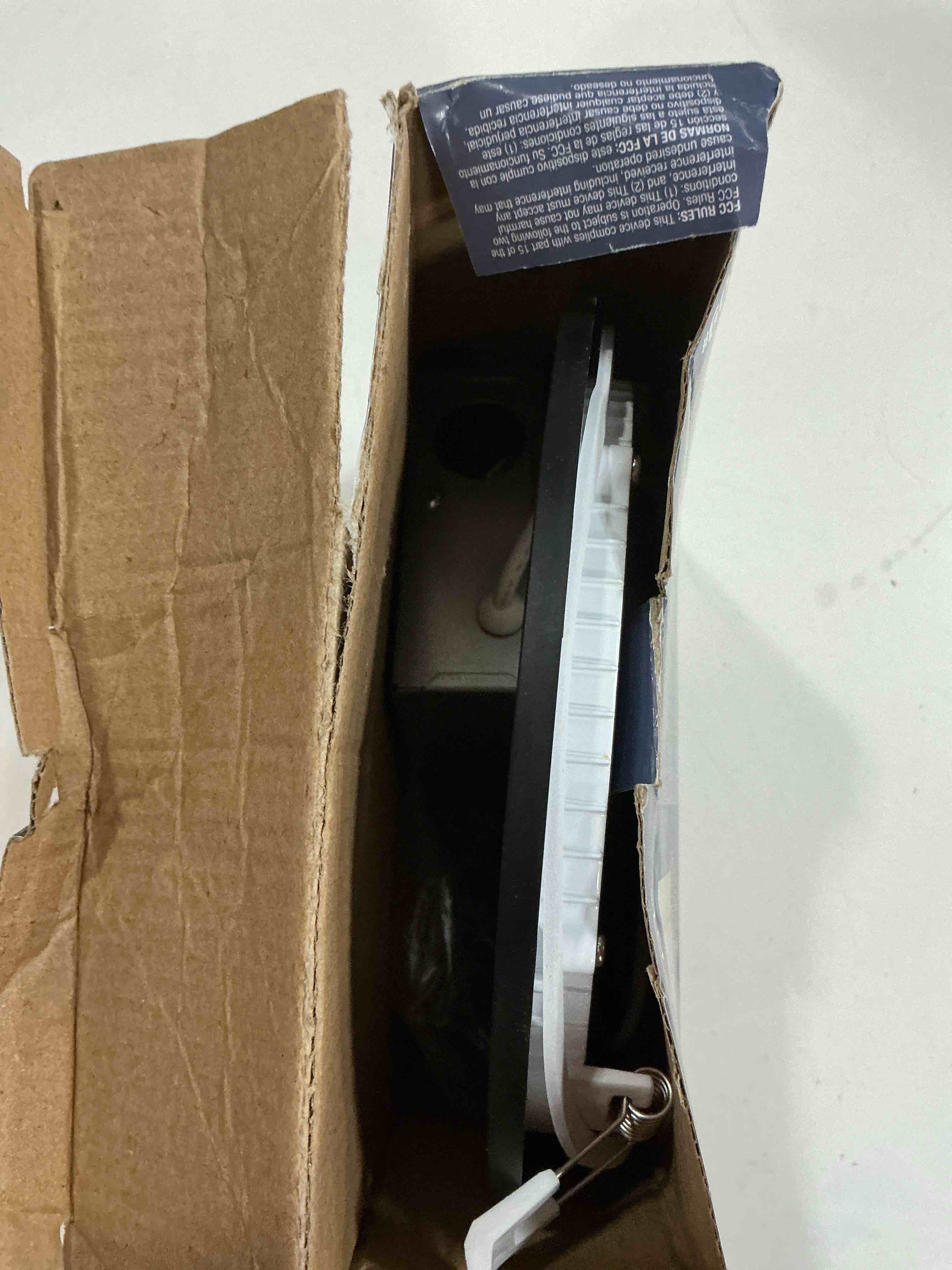 Condition photo showing As Is for utilitech set select white/ black 6-in 850 -lumens switchable white round dimmable