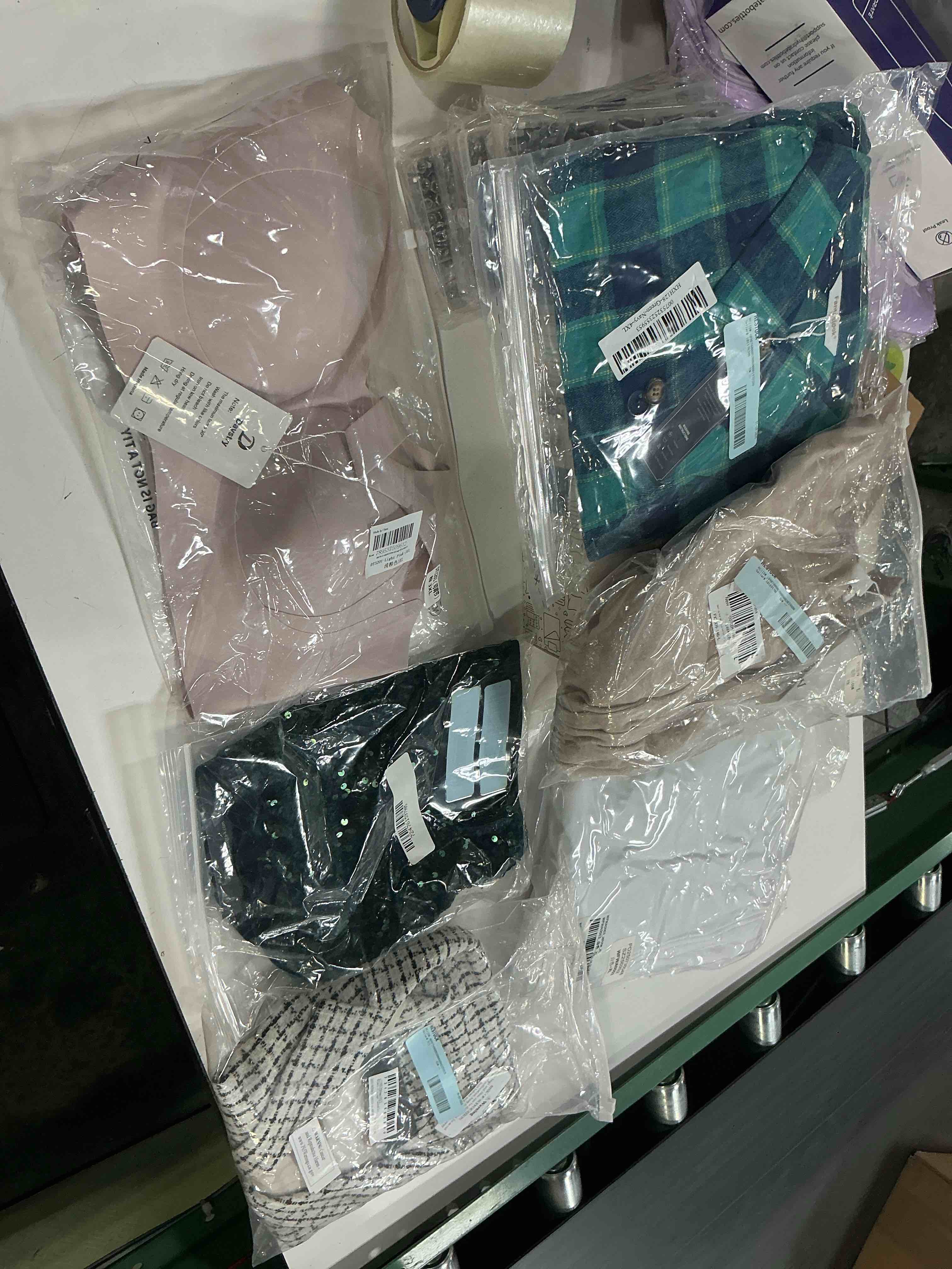 Condition photo showing Good Condition for assorted clothes, 6pcs