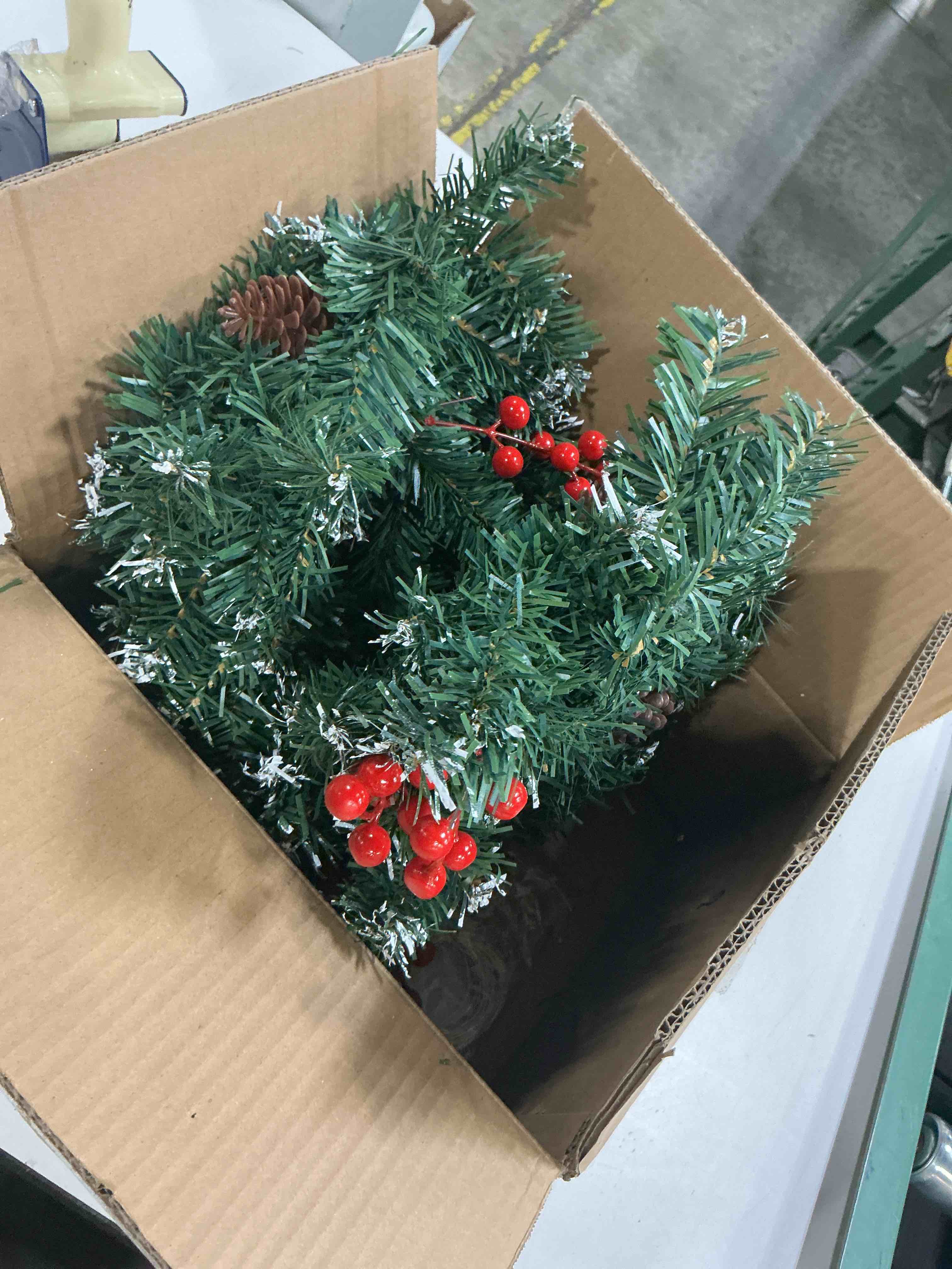 Condition photo showing New/Like New for light up christmas garland 