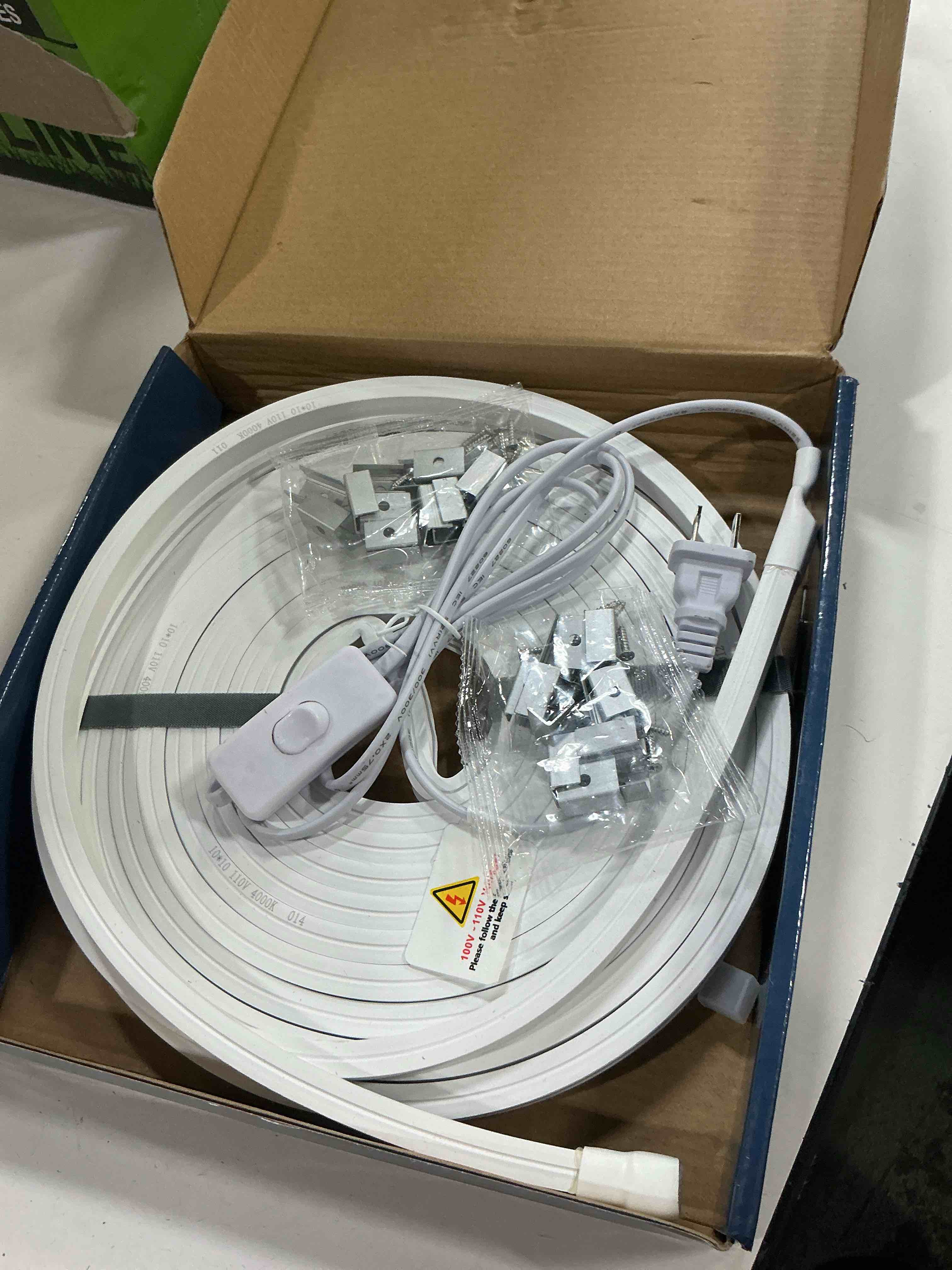 https://s3.amazonaws.com/lotting-images-prod/bidfta/PPE4749039_1777041044395.jpeg