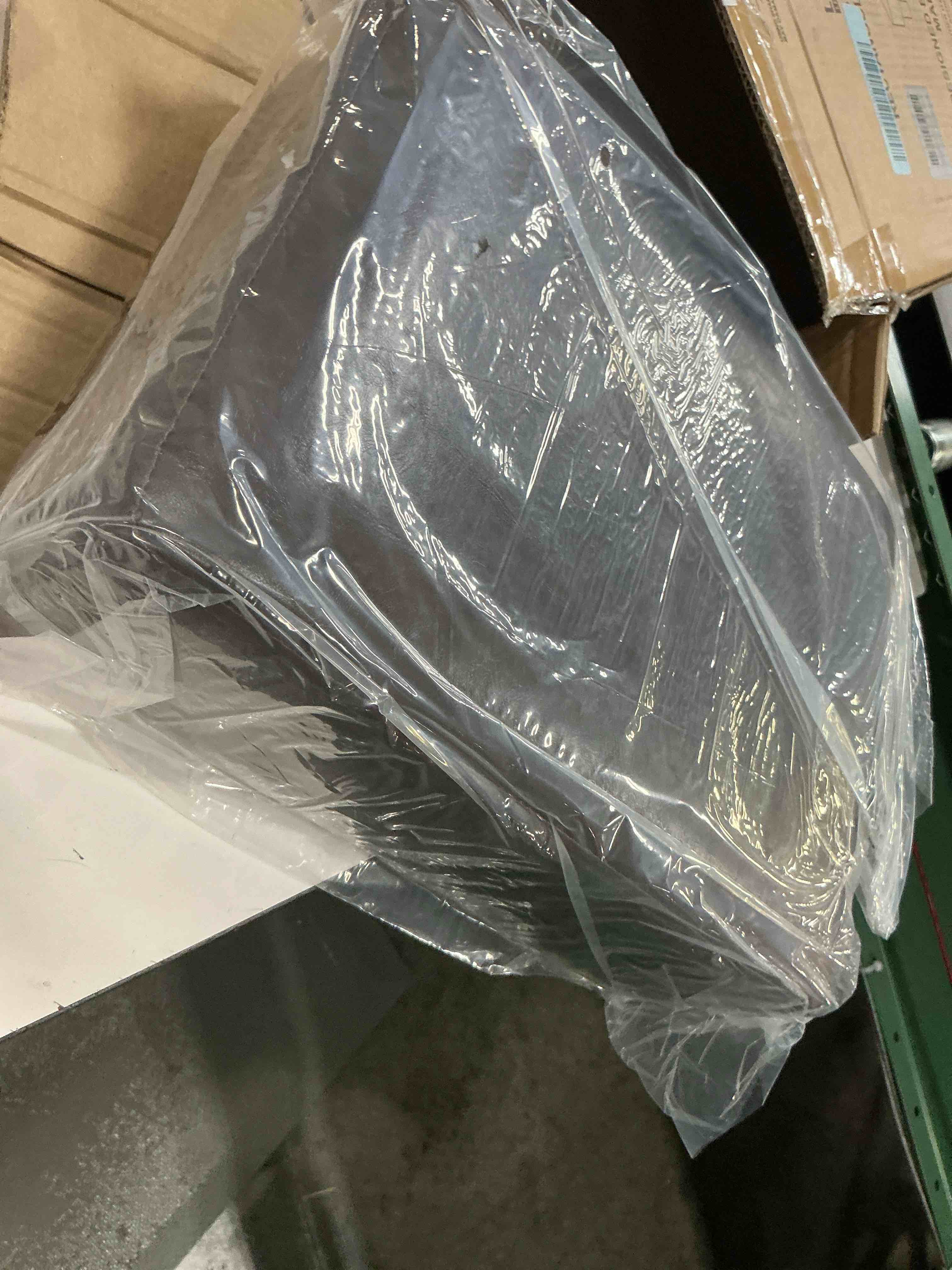 https://s3.amazonaws.com/lotting-images-prod/bidfta/PPE4749119_1777050350902.jpeg