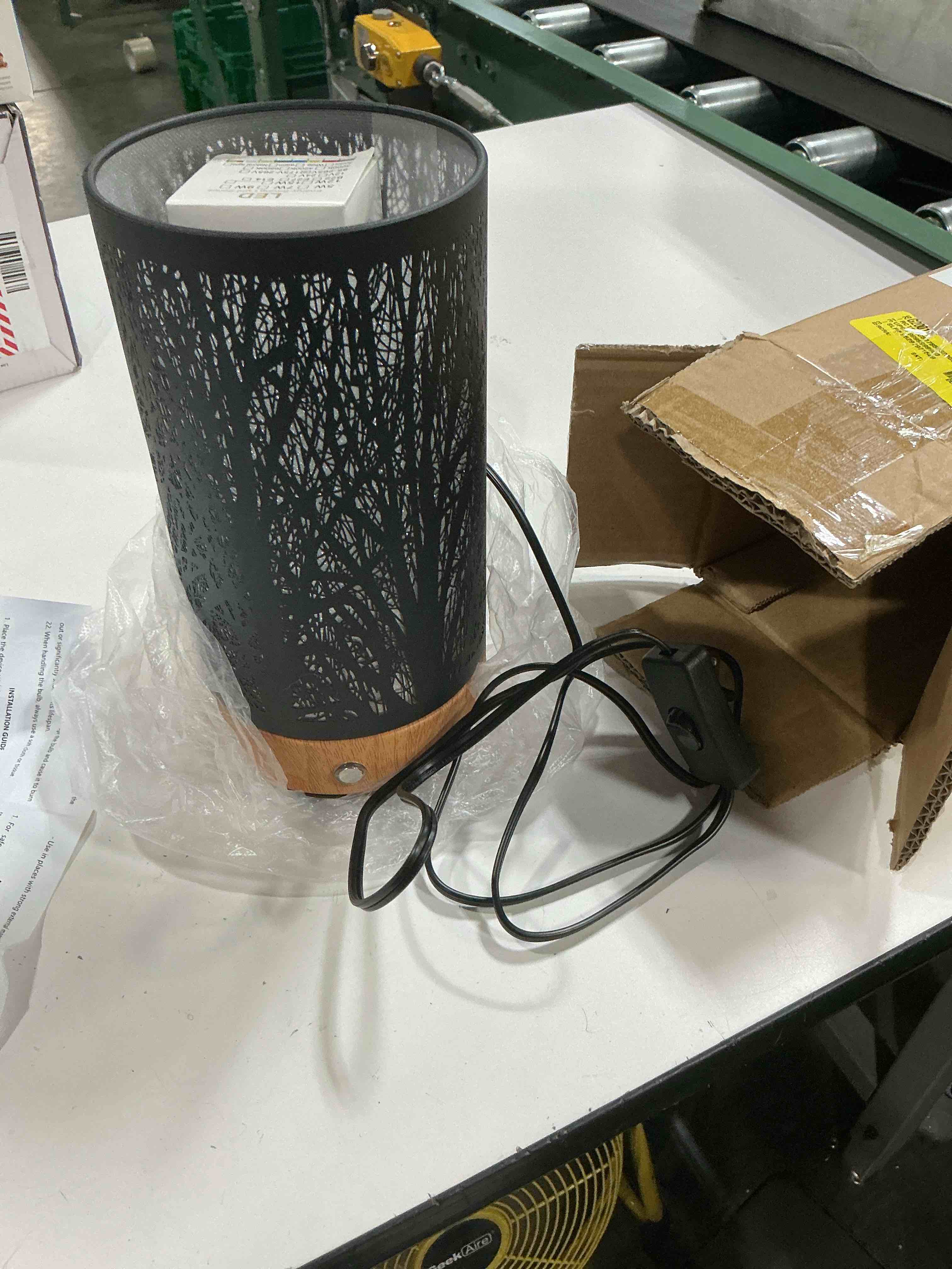 Condition photo showing Good Condition for table lamp