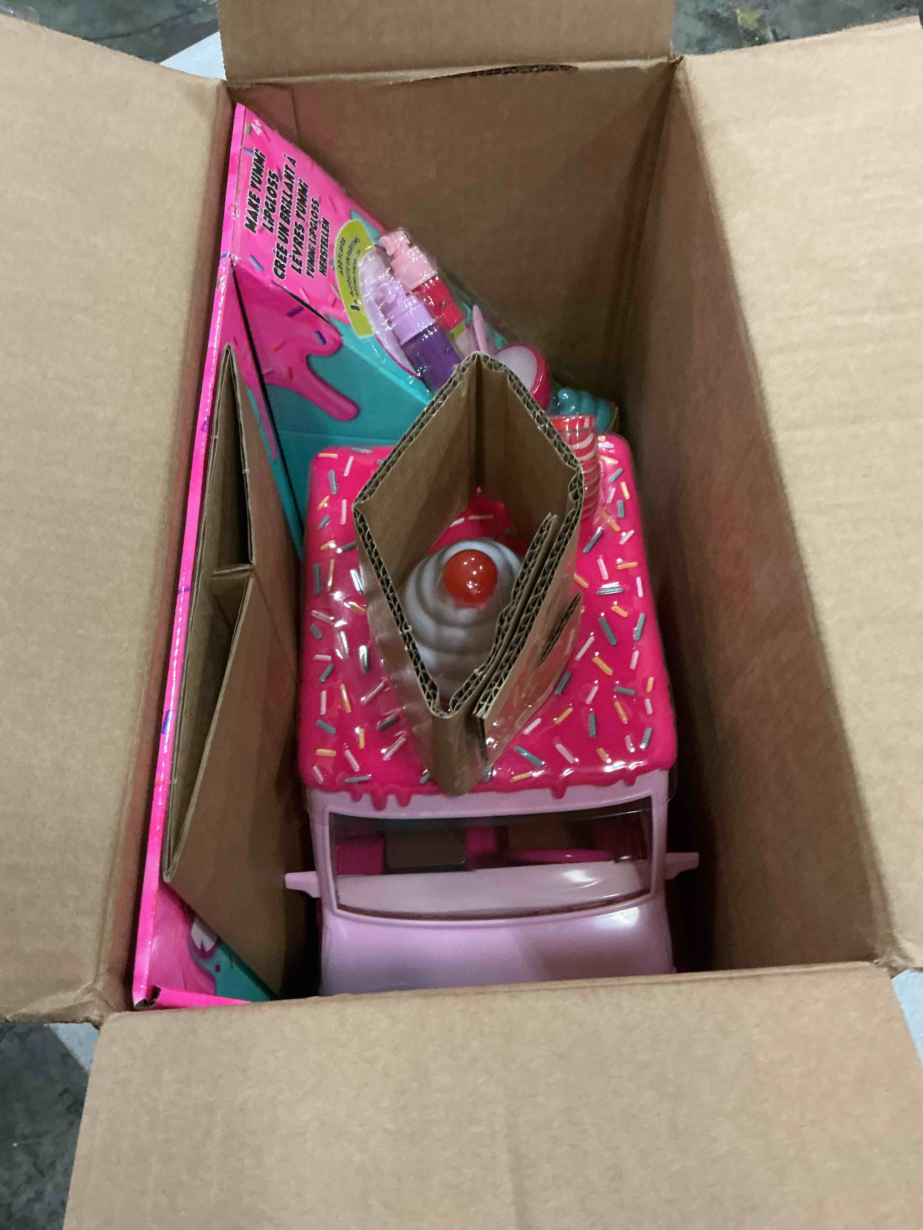 Condition photo showing New/Like New for yummiland lipgloss truck with diy yummiland lip gloss kit, ages 4+