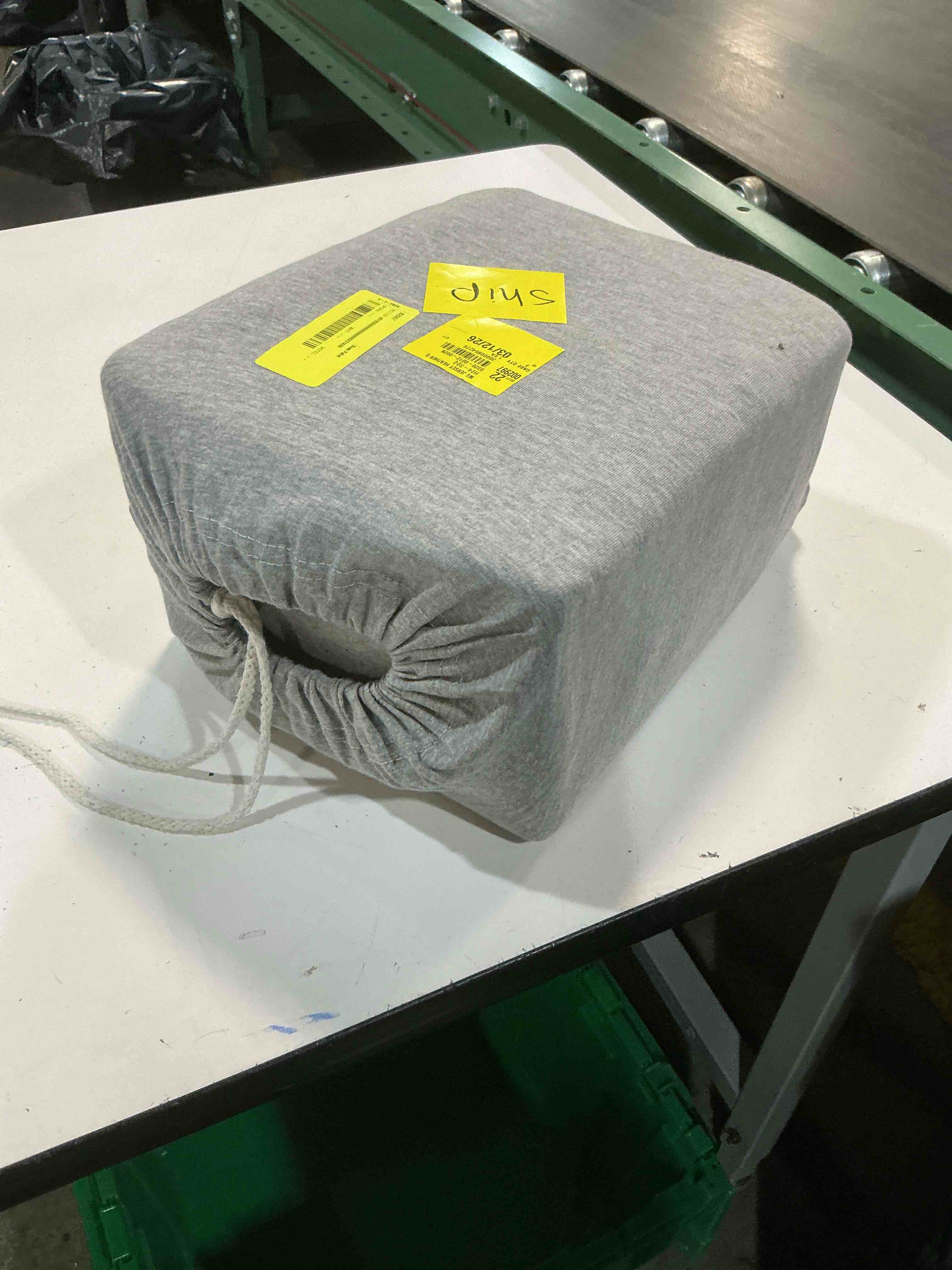 Condition photo showing Good Condition for queen grey jersey sheets