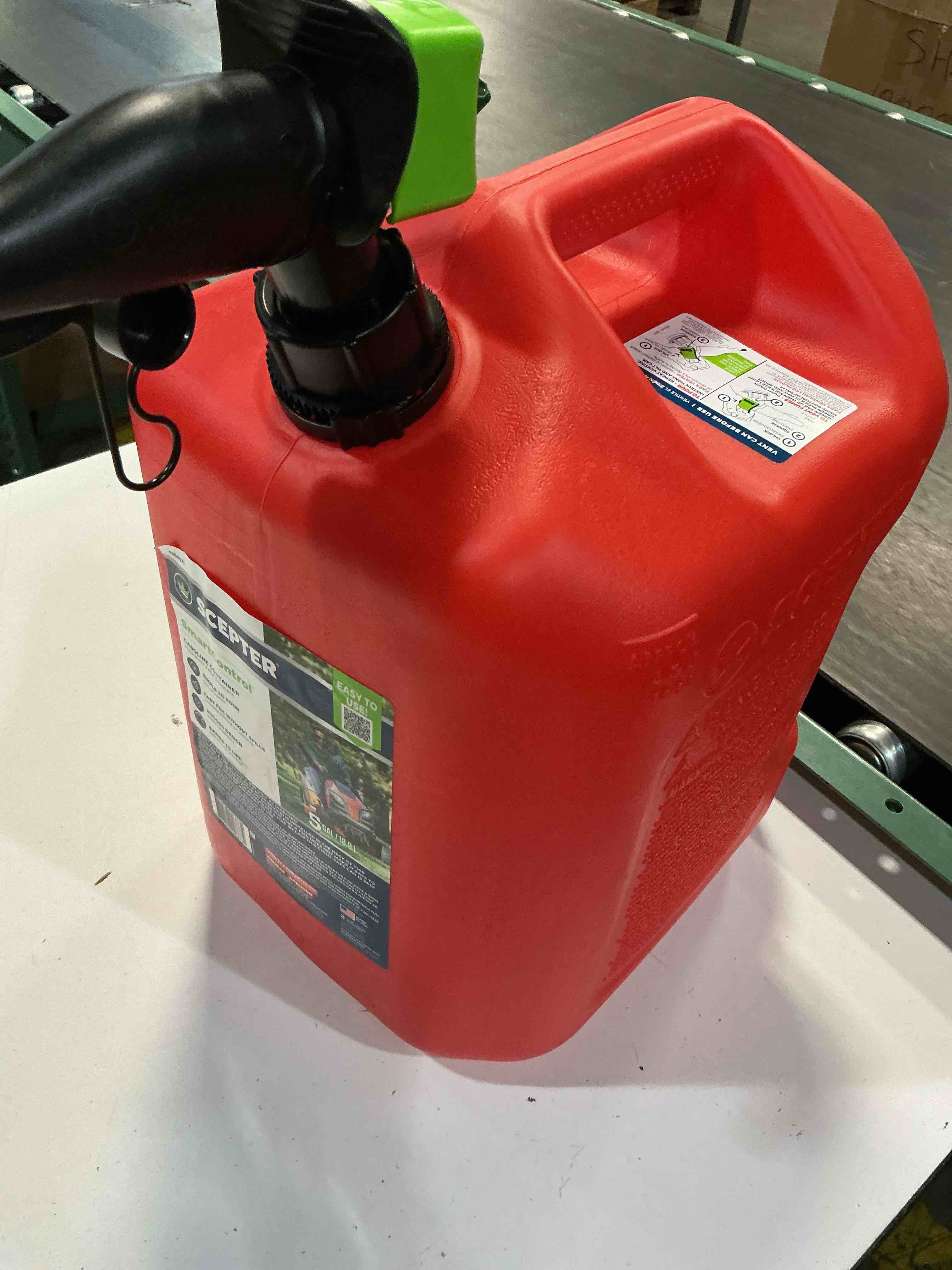 Condition photo showing Good Condition for scepter fscg571 smartcontrol gas can with rear handle - 5 gallon,red