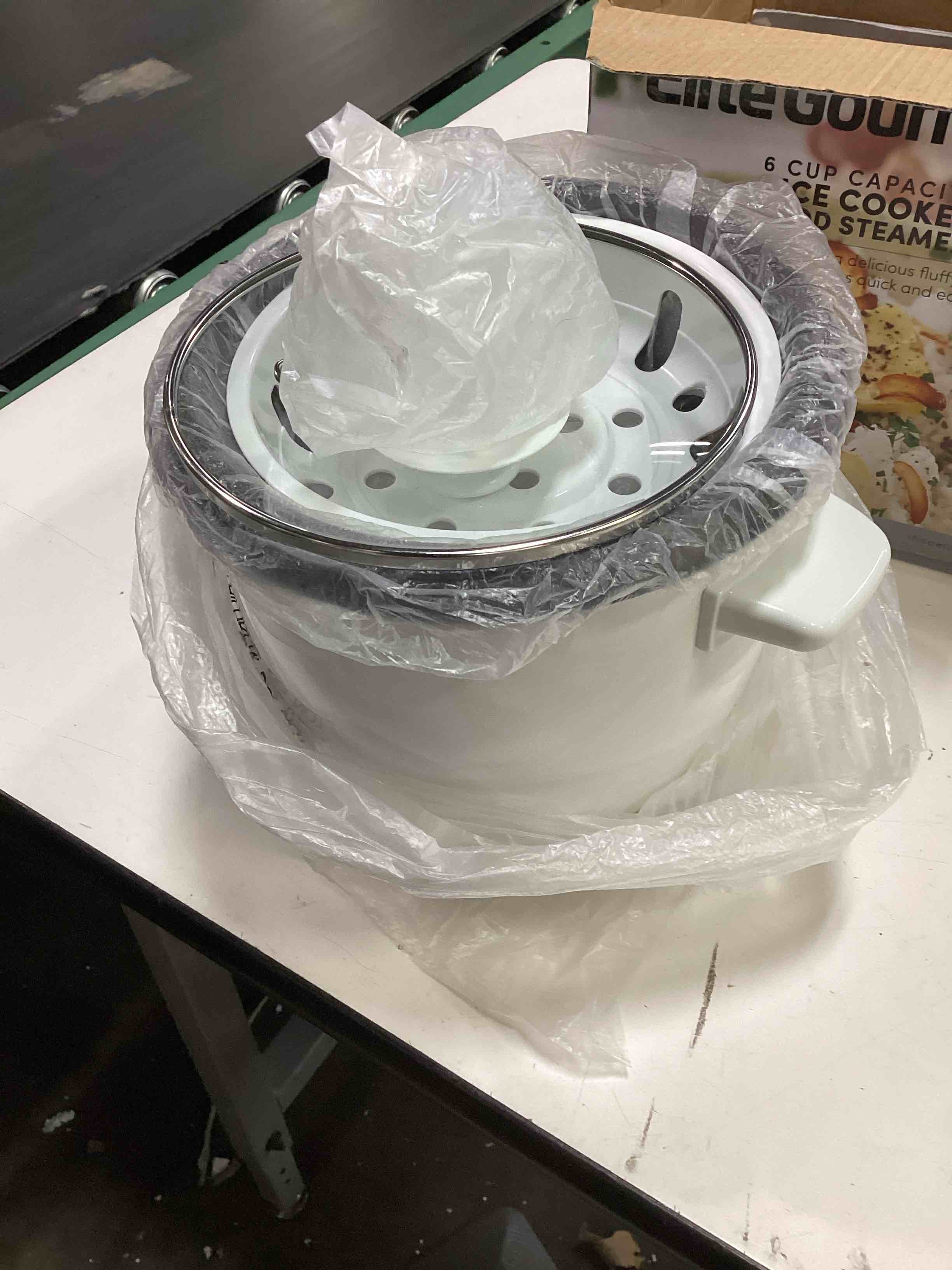 Condition photo showing Good Condition for elite gourmet erc-006nst# electric rice cooker with non stick inner pot makes soups, stews, grains, cereals, keep warm feature, 6 cups, white