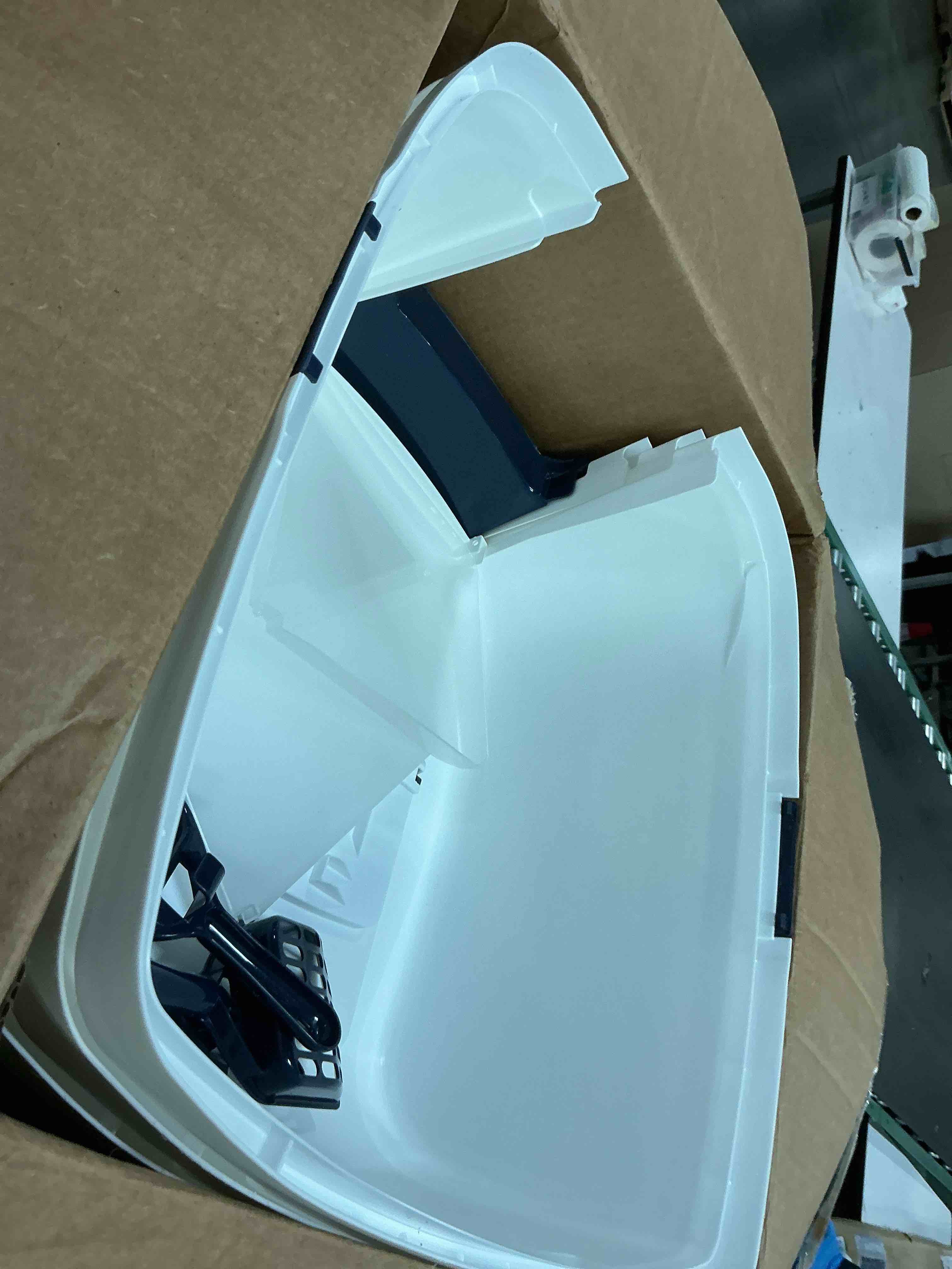 Condition photo showing Good Condition for iris usa cat litter box, large enclosure with front door flap and scoop, covered box with handle and buckles for portability and privacy, navy/white