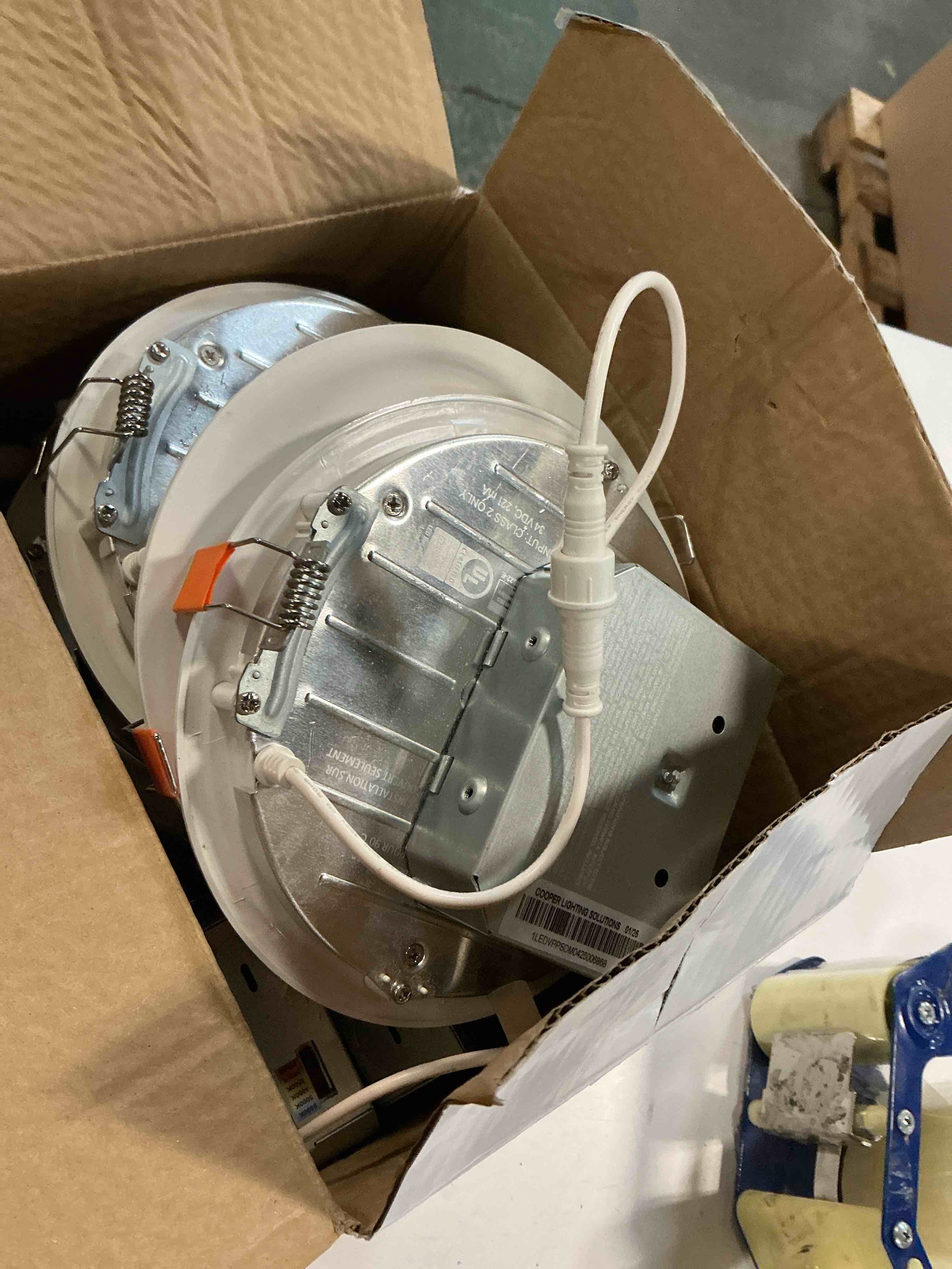 Condition photo showing As Is for halo white 6-in 950 -lumens switchable white round dimmable led canless wet rated recessed
