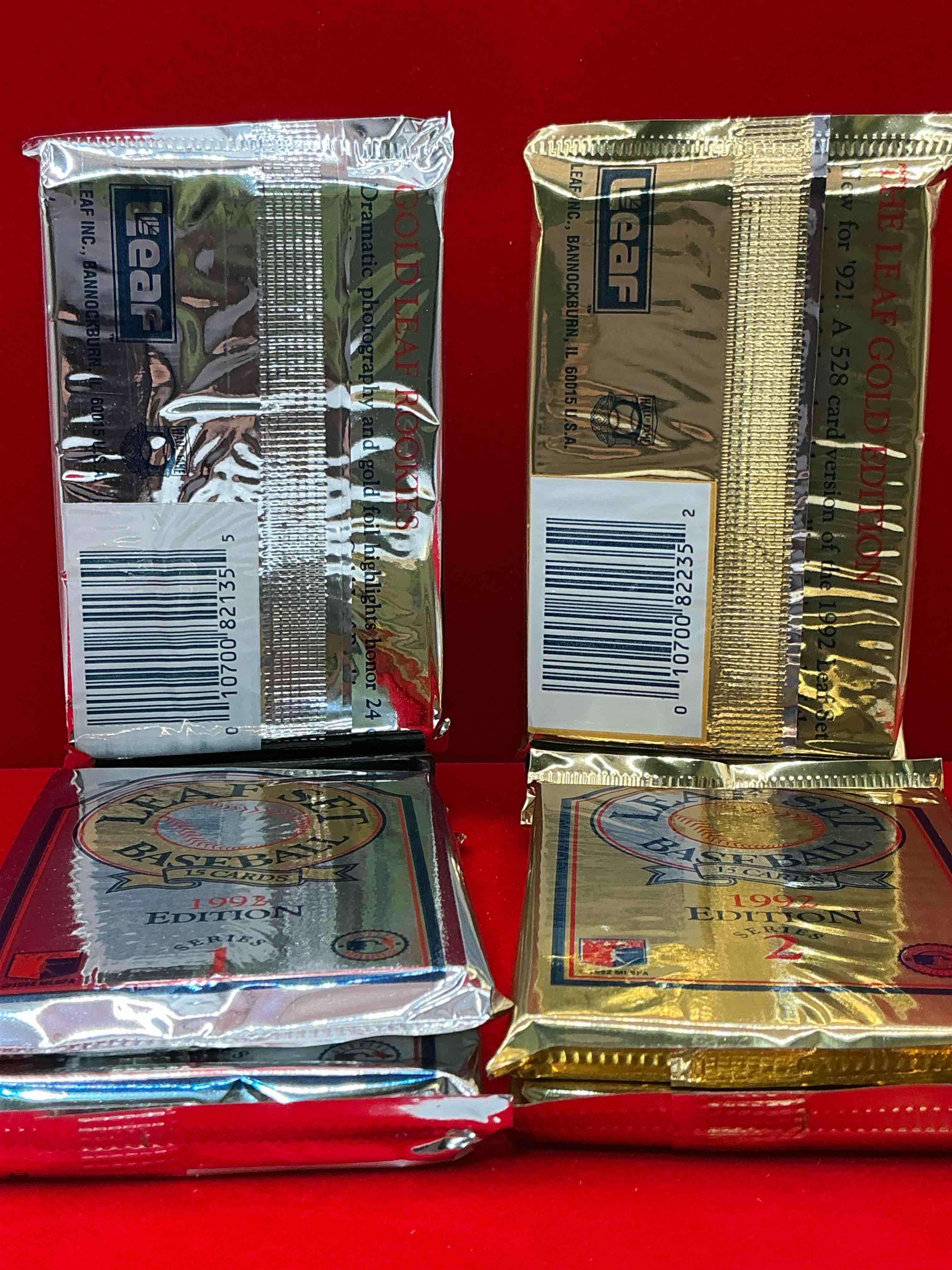 Condition photo showing New/Like New for 1992 leaf set baseball series 1 & 2 edition! gold leaf rookie cards #1-12 randomly inserted in series 1; cards #13-24 are randomly inserted in series 2! search for the biggest names in 90’s baseball!!