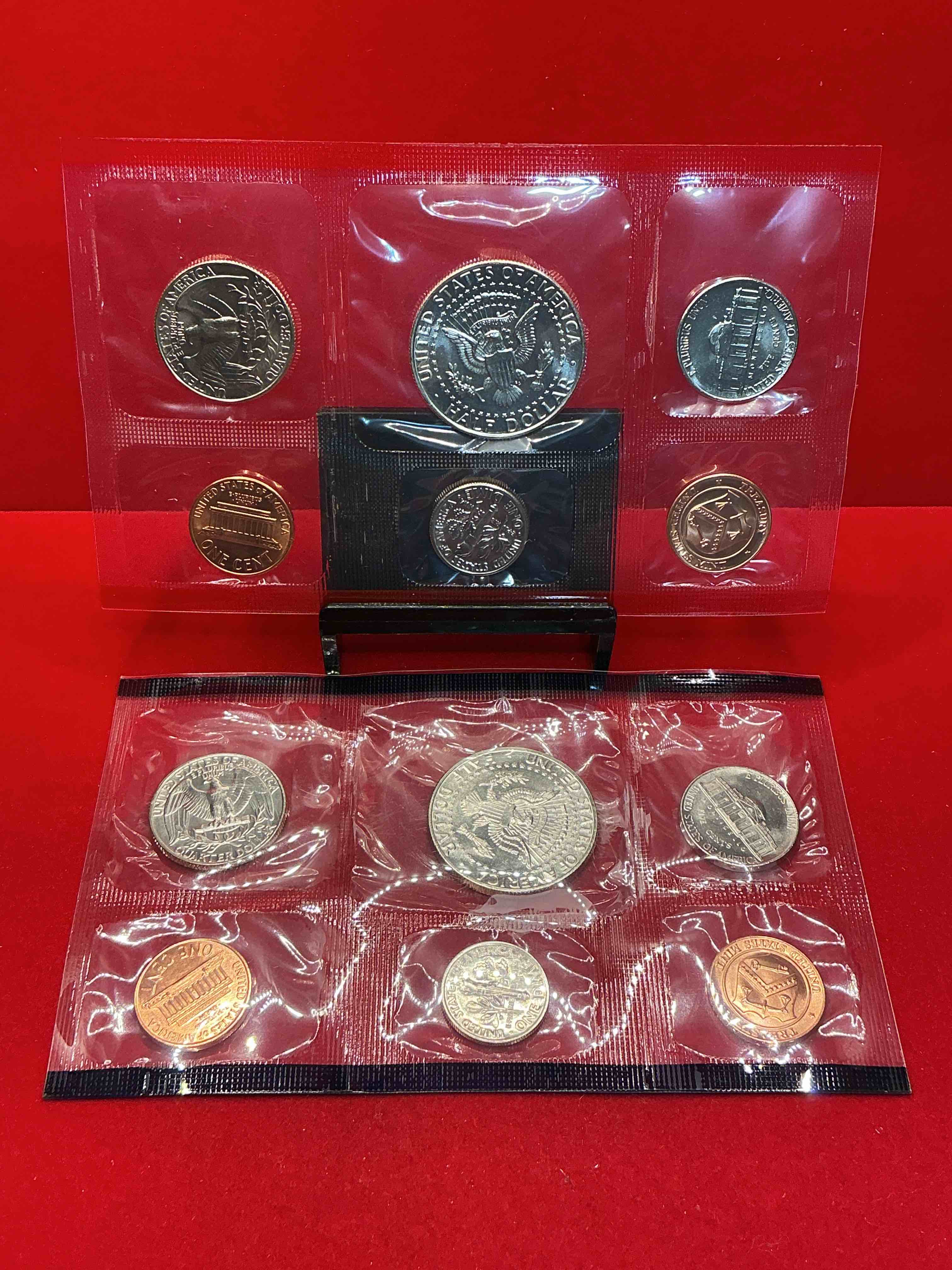1989 uncirculated u.s. mint coins! attention all swifties out there! what a great year! these gorgeous coins from the mint set features each u.s. coins minted in 1989 in uncirculated condition, from each mint mark, philly & denver! from the u.s. treasury in 1989! own an awesome investment & incredible piece of u.s. history! also makes for an awesome gift!
