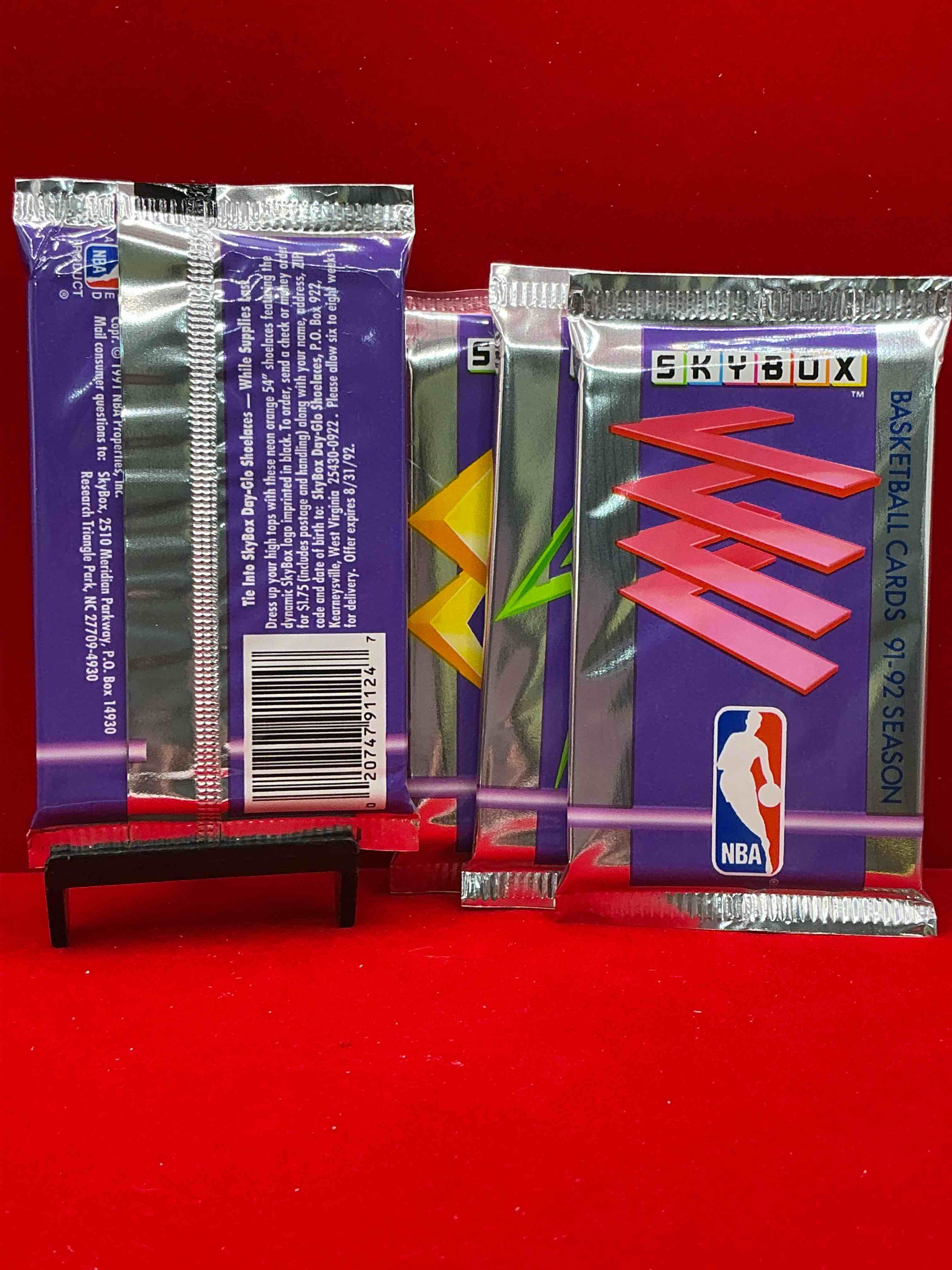 Condition photo showing New/Like New for basketball wow! rare 1991/92 nba skybox sealed card pack, direct from original sealed retail case! so many awesome cards to search for like team usa card (psa 10 value $500), #544 team usa 1 card (psa 10 value $300), michael jordon #39 (psa 10 value $150) & too many other great cards to list! hard to find, excellent like-new condition!