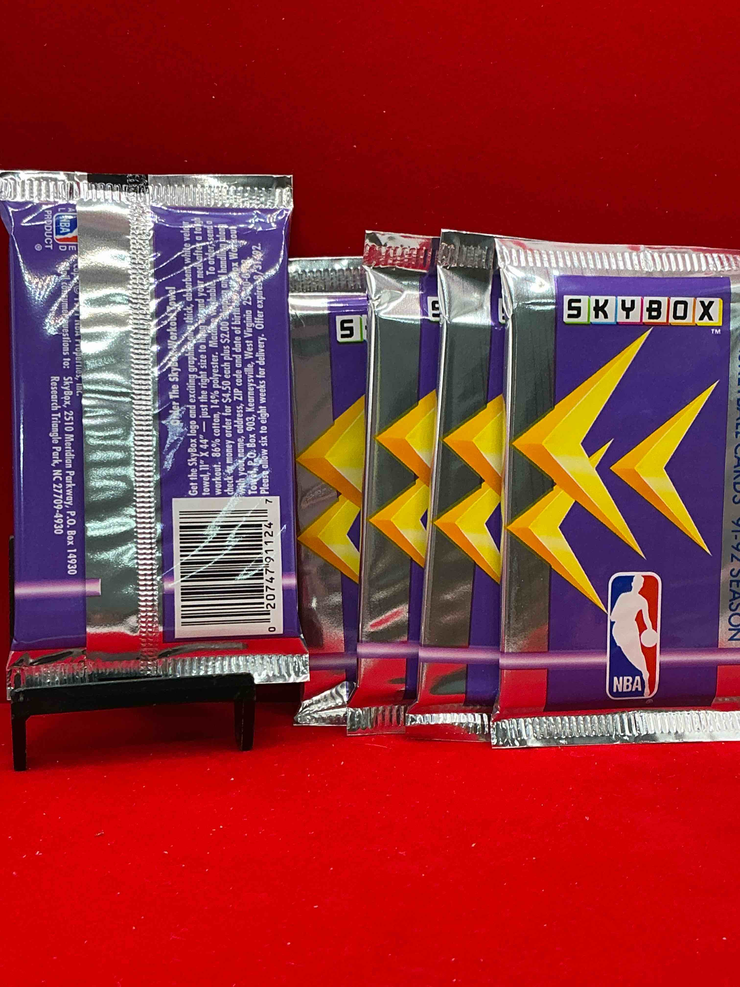 Condition photo showing New/Like New for basketball wow! rare 1991/92 nba skybox sealed card pack, direct from original sealed retail case! so many awesome cards to search for like team usa card (psa 10 value $500), #544 team usa 1 card (psa 10 value $300), michael jordon #39 (psa 10 value $150) & too many other great cards to list! hard to find, excellent like-new condition!