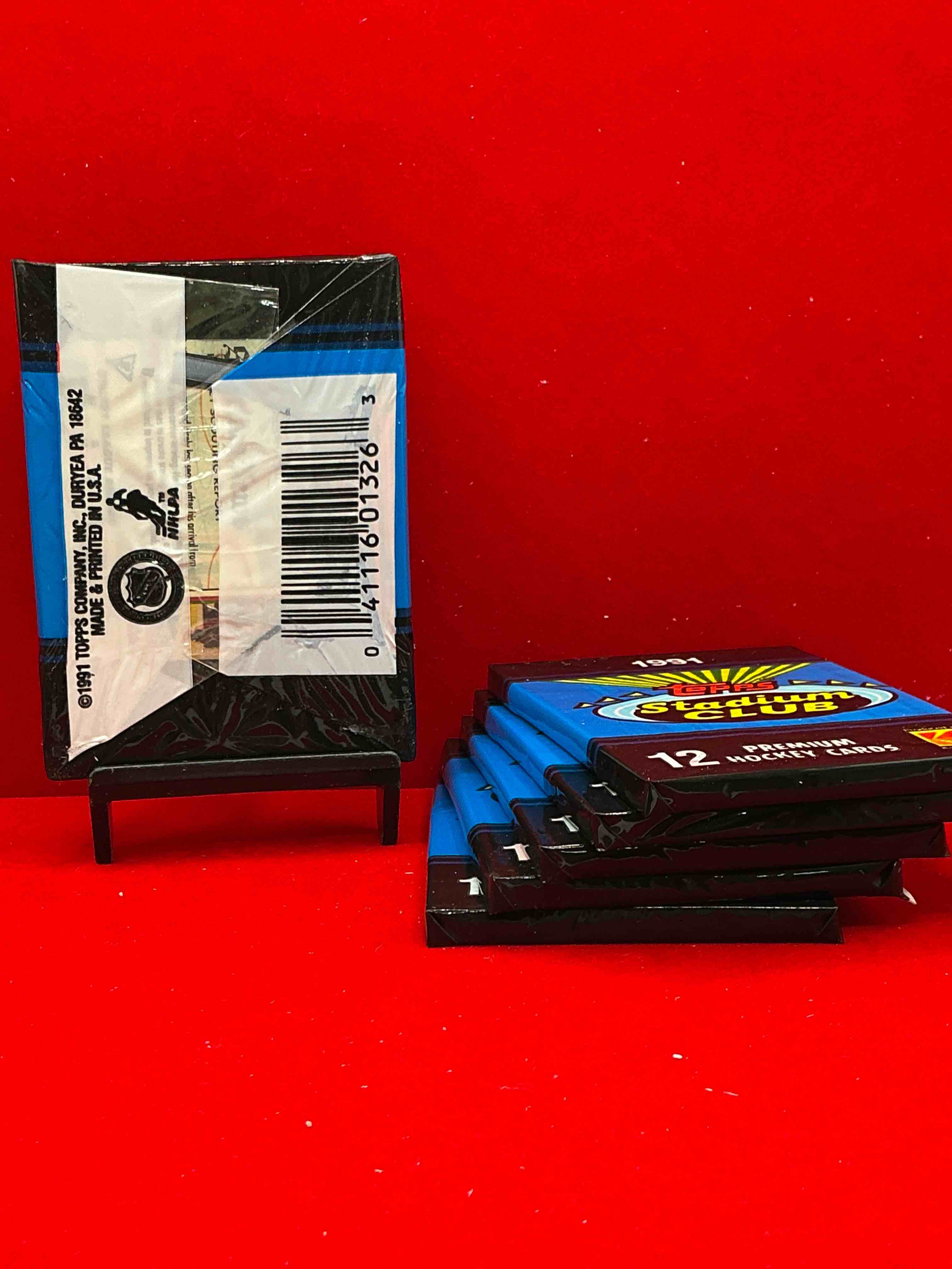 Condition photo showing New/Like New for hockey insanity! wow! 1991-92 nhl topps premiere edition! look for all of your favorite stars from the 90’s in these rare packs!