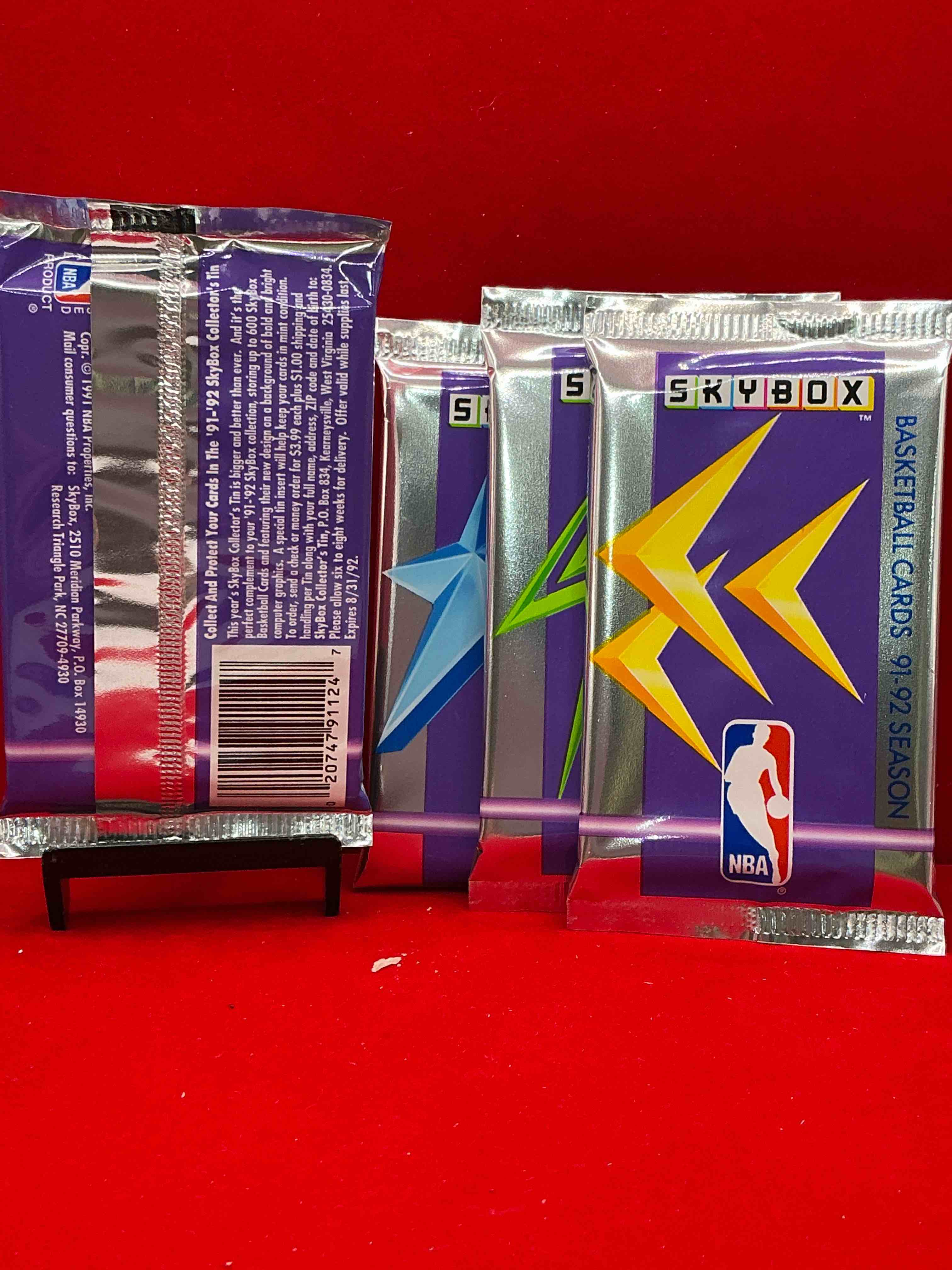 Condition photo showing New/Like New for basketball wow! rare 1991/92 nba skybox sealed card pack, direct from original sealed retail case! so many awesome cards to search for like team usa card (psa 10 value $500), #544 team usa 1 card (psa 10 value $300), michael jordon #39 (psa 10 value $150) & too many other great cards to list! hard to find, excellent like-new condition!