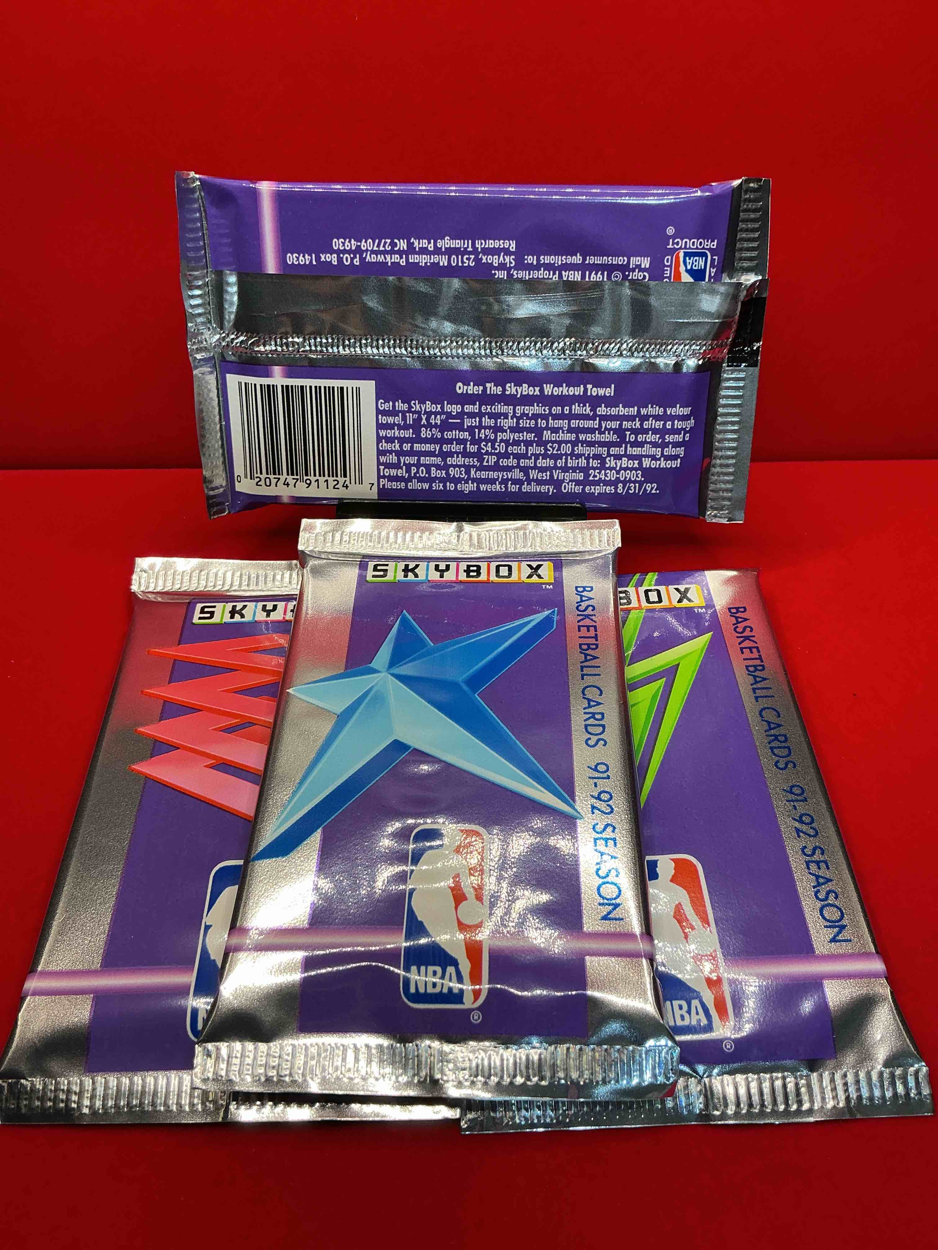 Condition photo showing New/Like New for basketball wow! rare 1991/92 nba skybox sealed card pack, direct from original sealed retail case! so many awesome cards to search for like team usa card (psa 10 value $500), #544 team usa 1 card (psa 10 value $300), michael jordon #39 (psa 10 value $150) & too many other great cards to list! hard to find, excellent like-new condition!