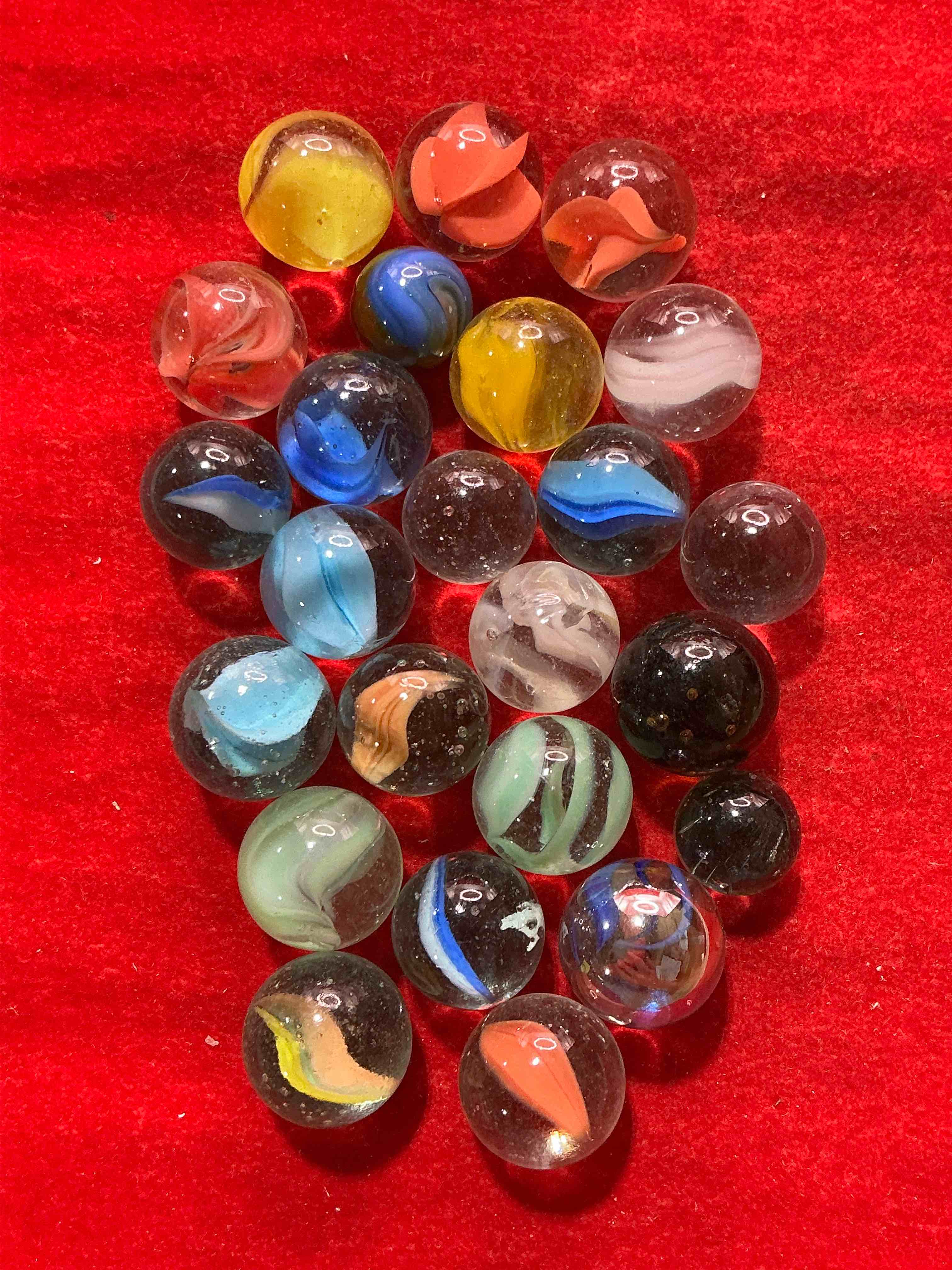 Condition photo showing Good Condition for antique glass marbles! genuine stunning marbles lot, some marbles made between the years 1925-1965 & some may be made with uranium! some may are great depression era & even earlier! gorgeous, authentic pieces of history!