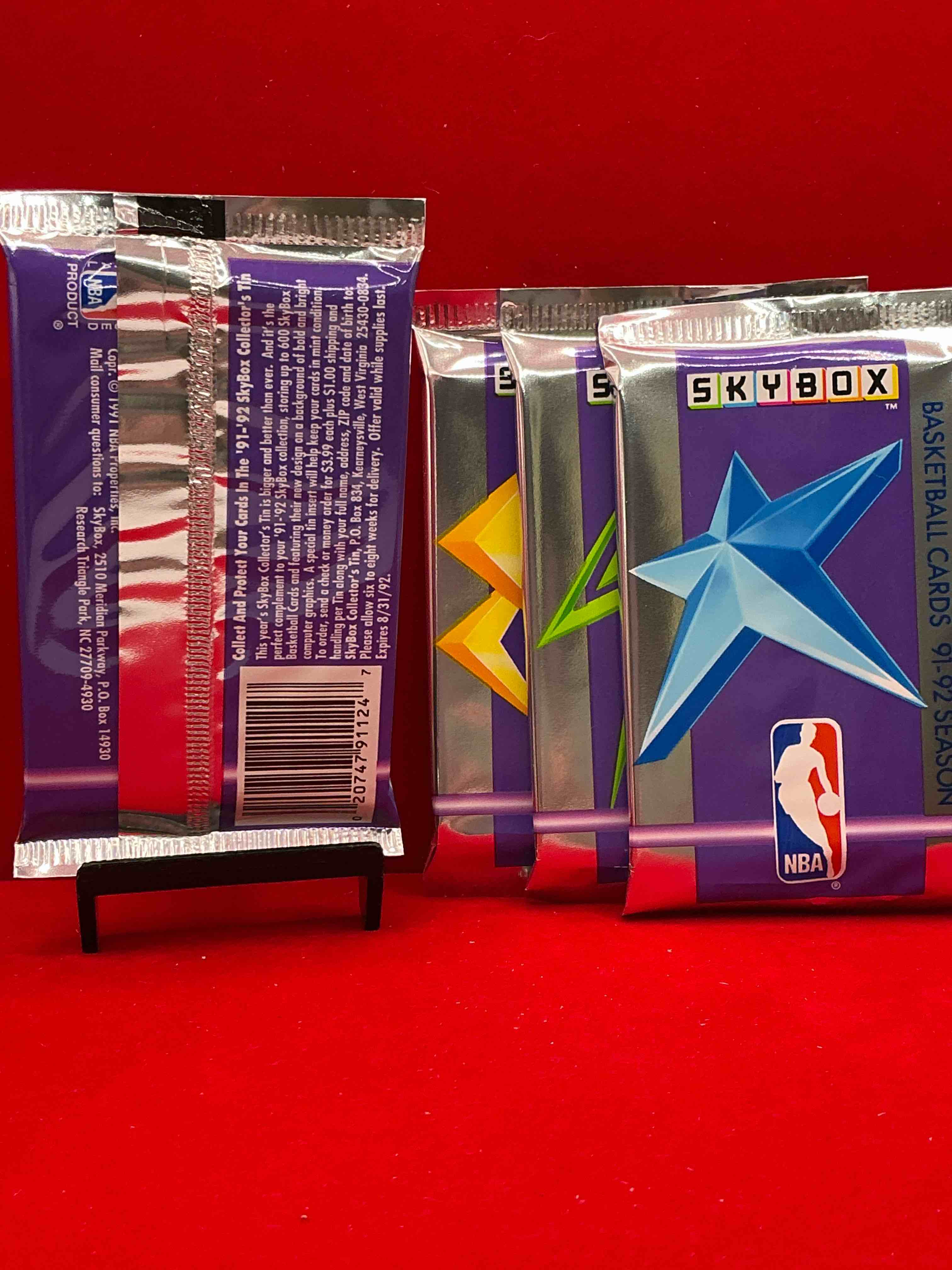 Condition photo showing New/Like New for basketball wow! rare 1991/92 nba skybox sealed card pack, direct from original sealed retail case! so many awesome cards to search for like team usa card (psa 10 value $500), #544 team usa 1 card (psa 10 value $300), michael jordon #39 (psa 10 value $150) & too many other great cards to list! hard to find, excellent like-new condition!