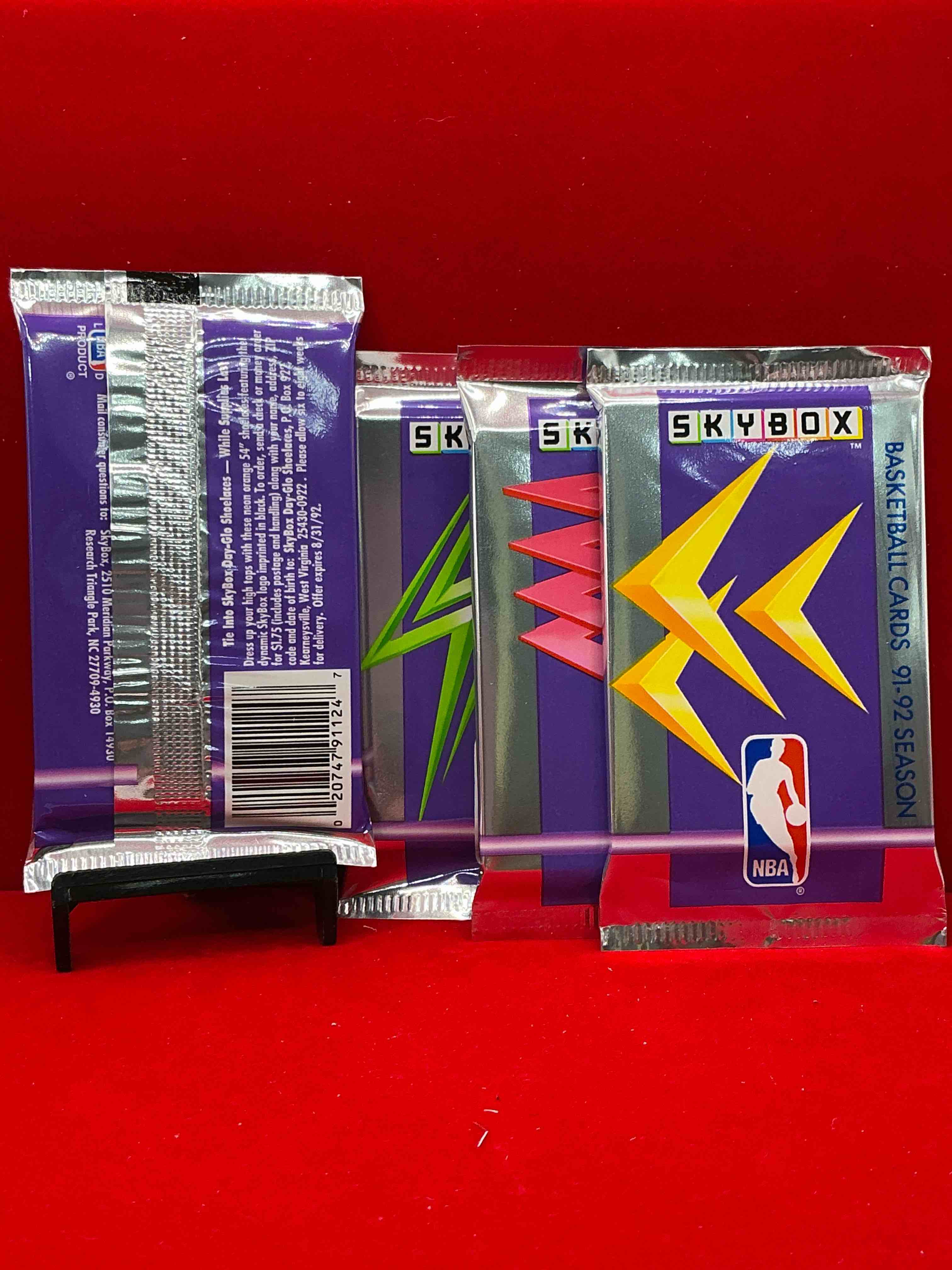 Condition photo showing New/Like New for basketball wow! rare 1991/92 nba skybox sealed card pack, direct from original sealed retail case! so many awesome cards to search for like team usa card (psa 10 value $500), #544 team usa 1 card (psa 10 value $300), michael jordon #39 (psa 10 value $150) & too many other great cards to list! hard to find, excellent like-new condition!