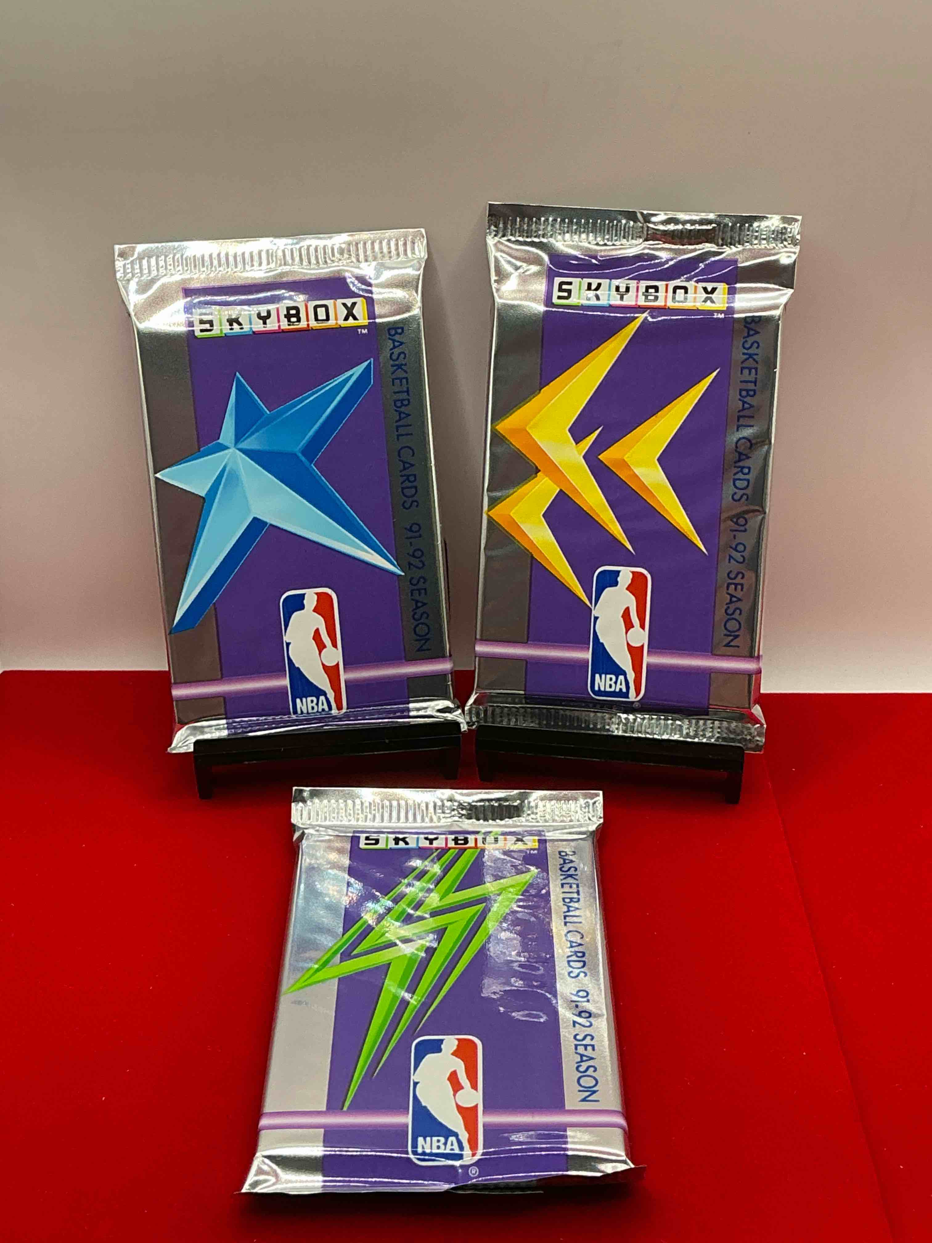 basketball wow! rare 1991/92 nba skybox sealed card pack, direct from original sealed retail case! so many awesome cards to search for like team usa card (psa 10 value $500), #544 team usa 1 card (psa 10 value $300), michael jordon #39 (psa 10 value $150) & too many other great cards to list! hard to find, excellent like-new condition!