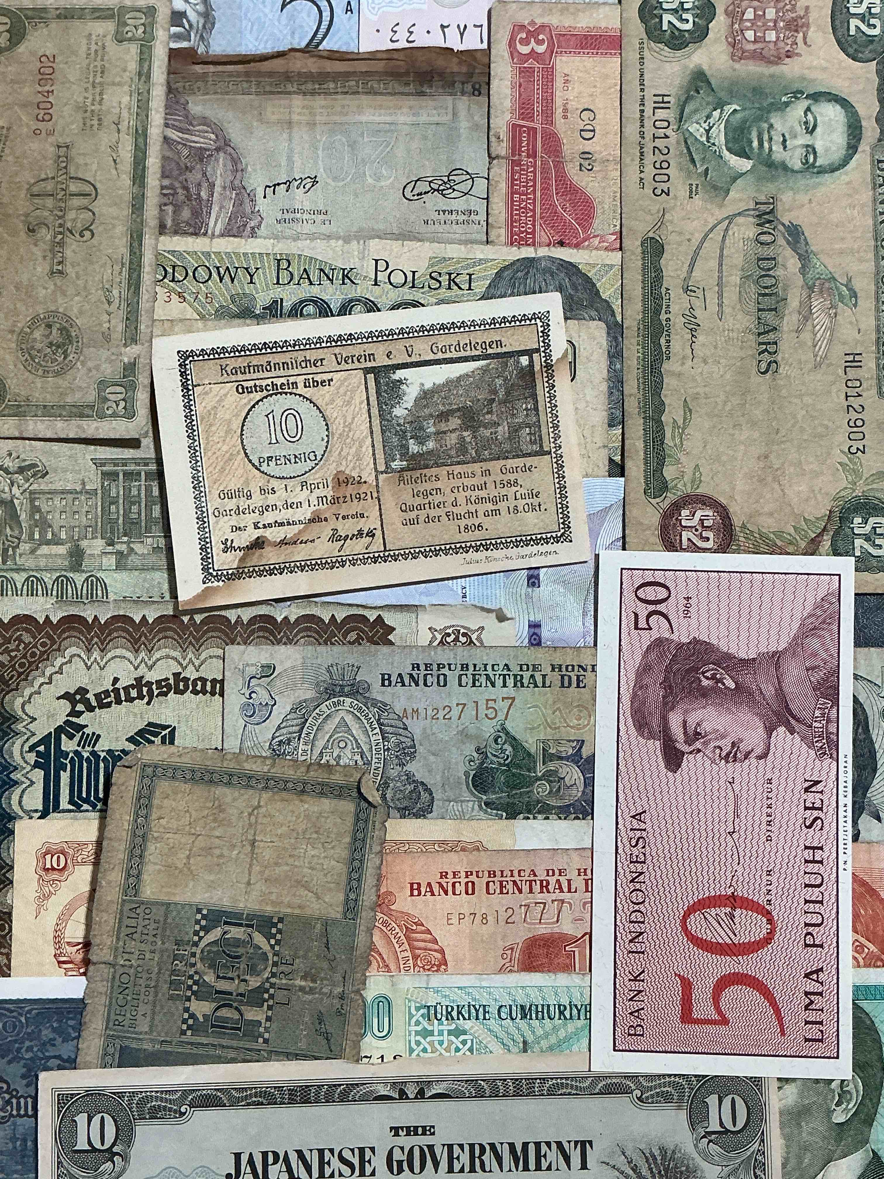 Condition photo showing Good Condition for world antique & modern authentic paper money! genuine paper currency from around the world, all bills unique & typically span the last 100 years or so! in circulated & uncirculated condition! impossible to collect! 