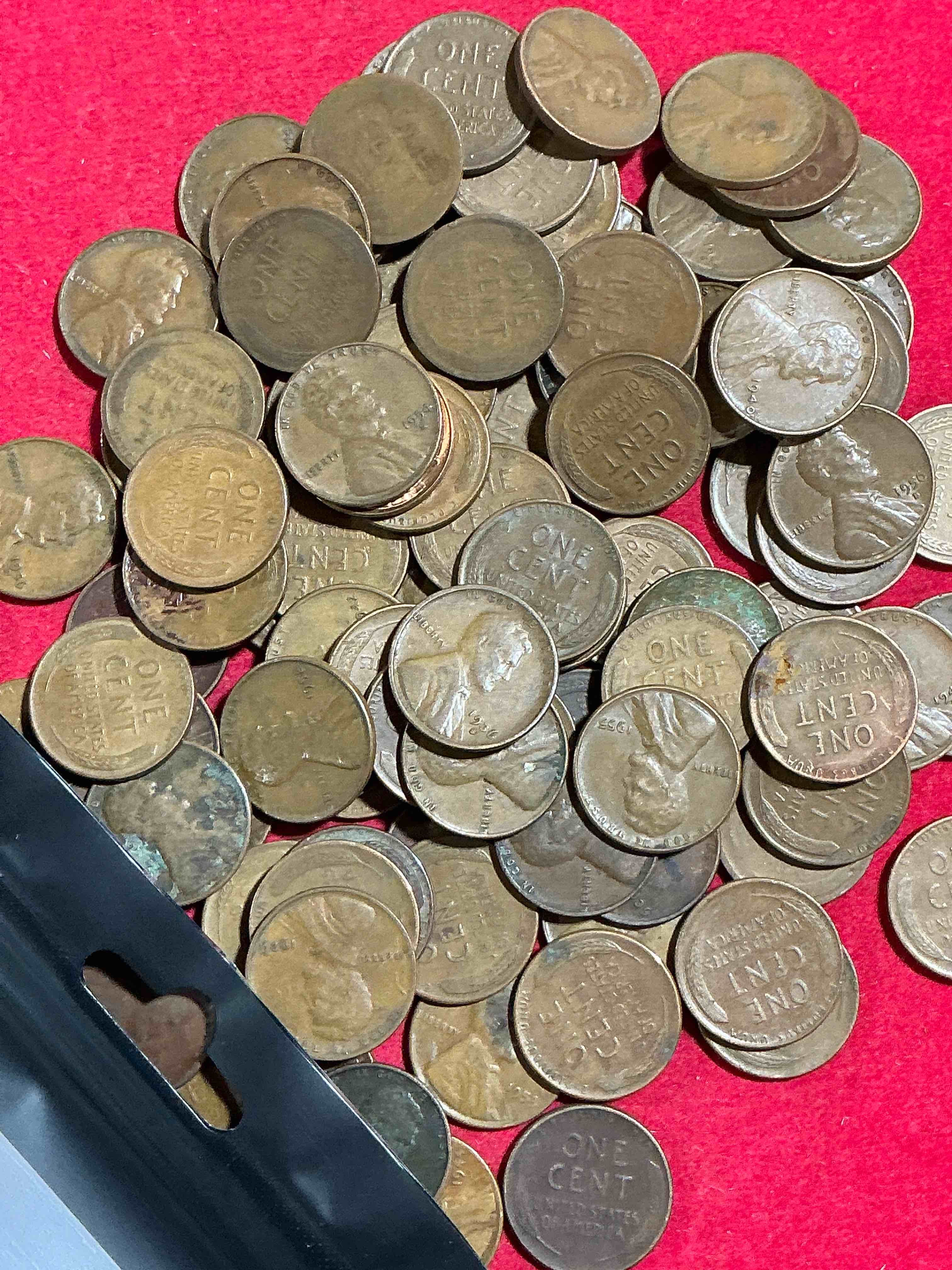 Antique Wheat Pennies 100 Count Un-Searched Lot! Wheat Pennies Were Minted From 1909-1958 Originally Replacing The Indian Head Penny. There Are Many, Many Interesting & Valuable Years / Mint Marks In Wheat Pennies, Win This Lot & Have Fun Searching To See What You Get! A Great Way To Start Collecting Antique Coins!