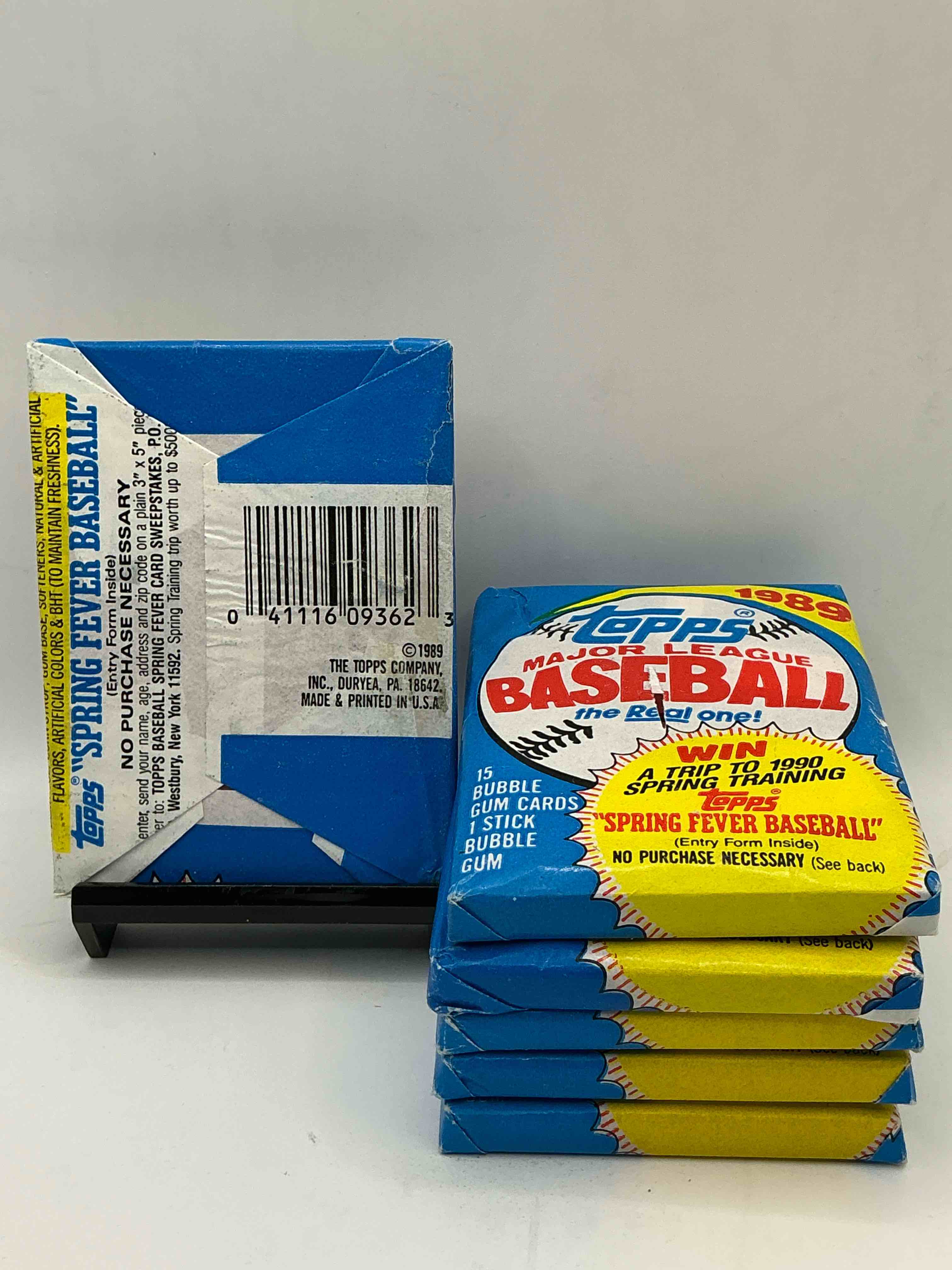Condition photo showing New/Like New for 1989 topps baseball unopened sports card wax packs! direct from original retail case! search for valuable rookie cards as well as valuable bo jackson & more!