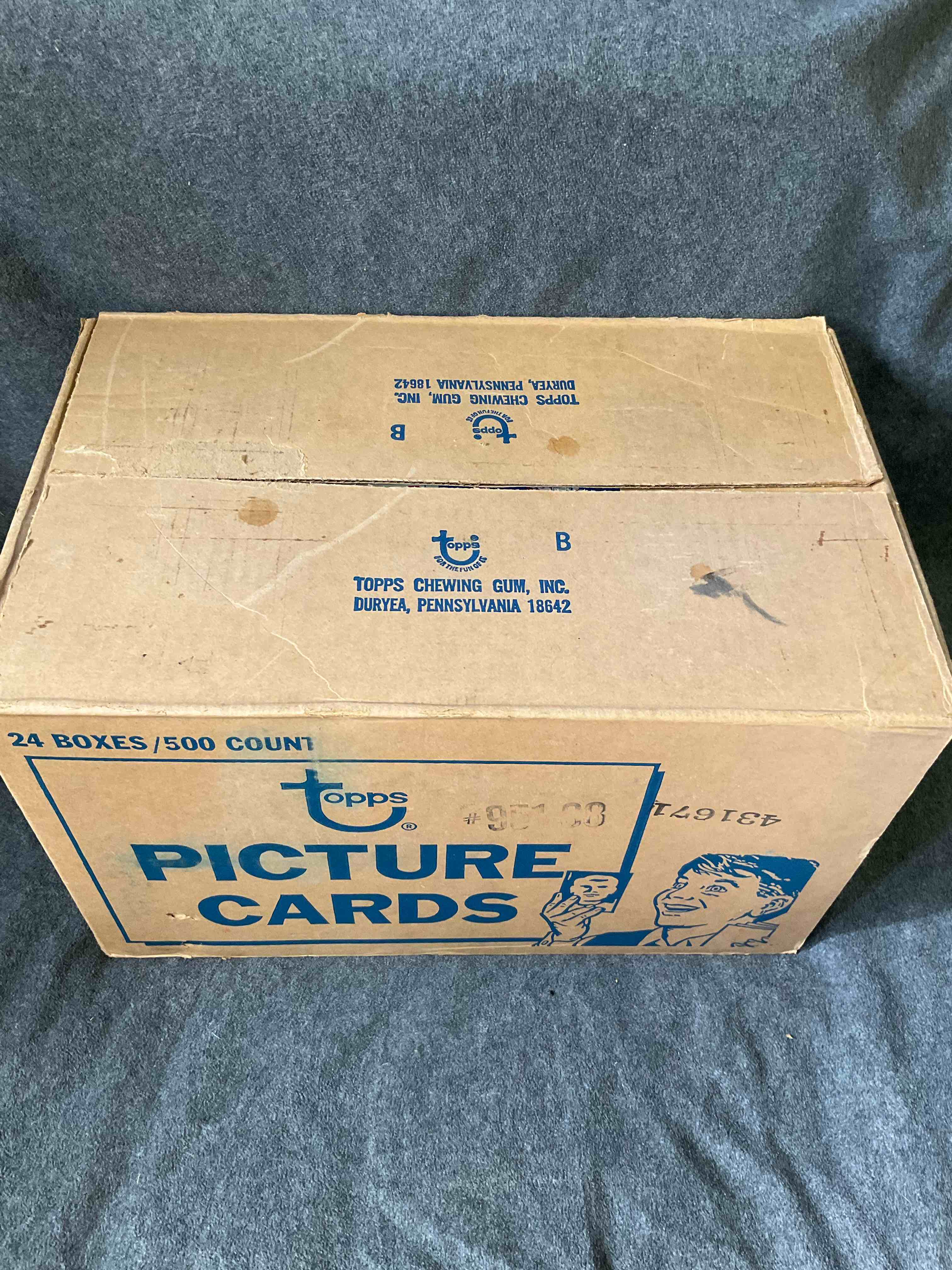 Condition photo showing New/Like New for 1988 loaded 500 card wow! tops 1988 baseball 500 card vend box, direct from original sealed shipping case. back in the day these vend boxes were used by distributors to fill sports card vending machines, each individual box contains 500 pristine, never touched randomly packed cards. 1988 topps baseball has tons of 80's stars and tom glavine rookie! you may never see these from a sealed case again! epic sports card memorabilia!