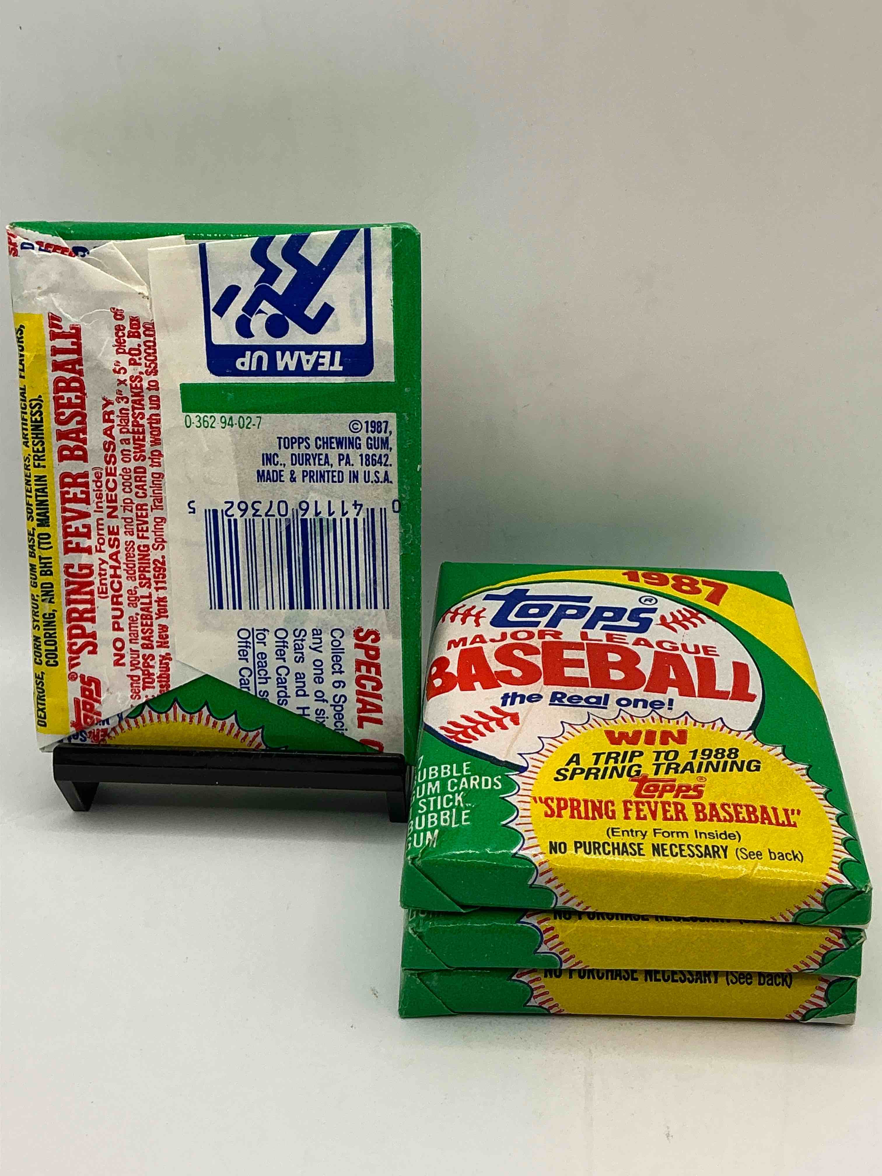 Condition photo showing New/Like New for loaded! 1987 topps baseball unopened sports card collectible wax pack, direct from original retail case! 1987 topps baseball is a loaded year with rookie cards from barry bonds (psa 10 $300+), bo jackson, jose canseco & more! excellent condition!