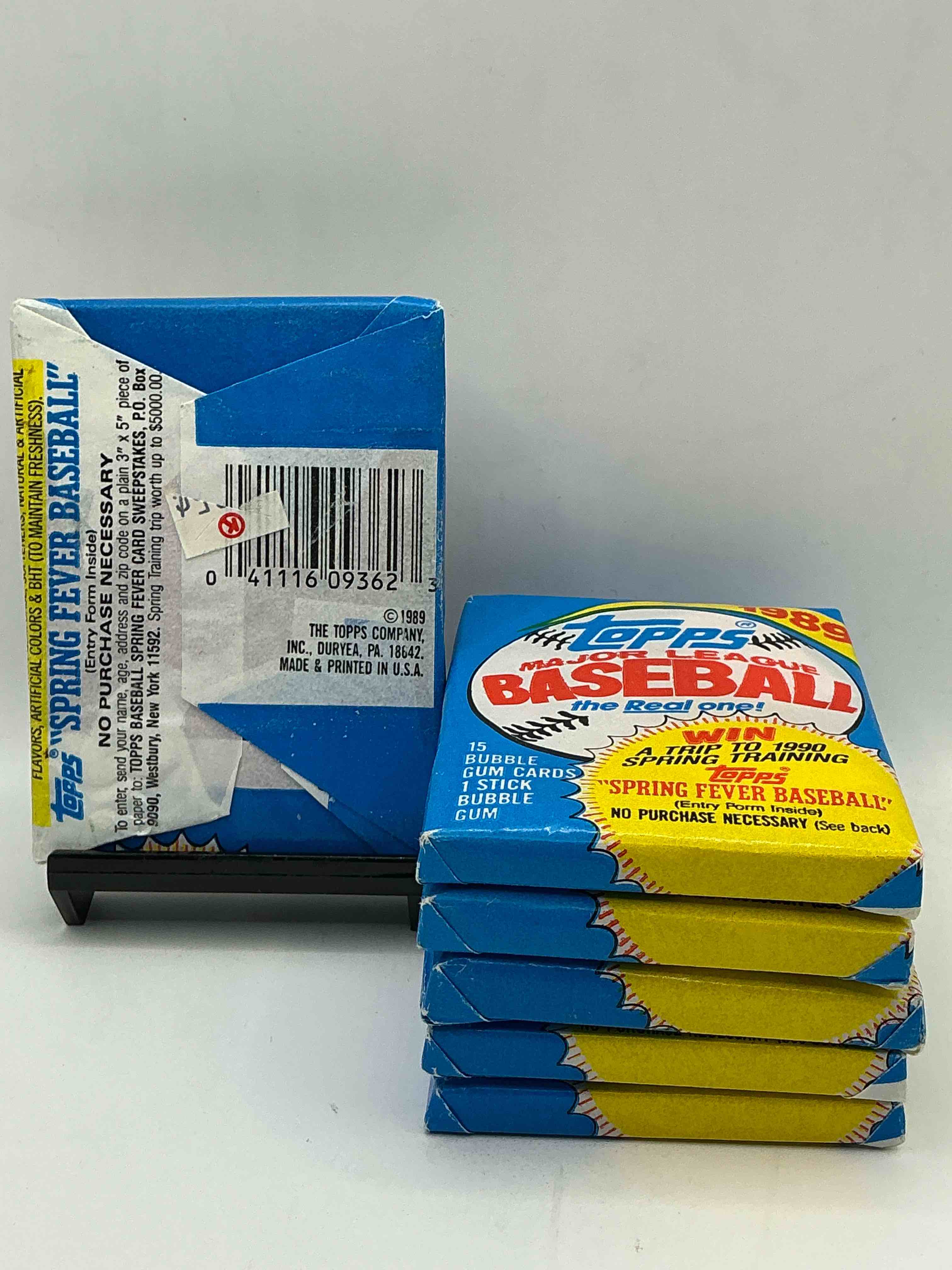Condition photo showing New/Like New for 1989 topps baseball unopened sports card wax packs! direct from original retail case! search for valuable rookie cards as well as valuable bo jackson & more!