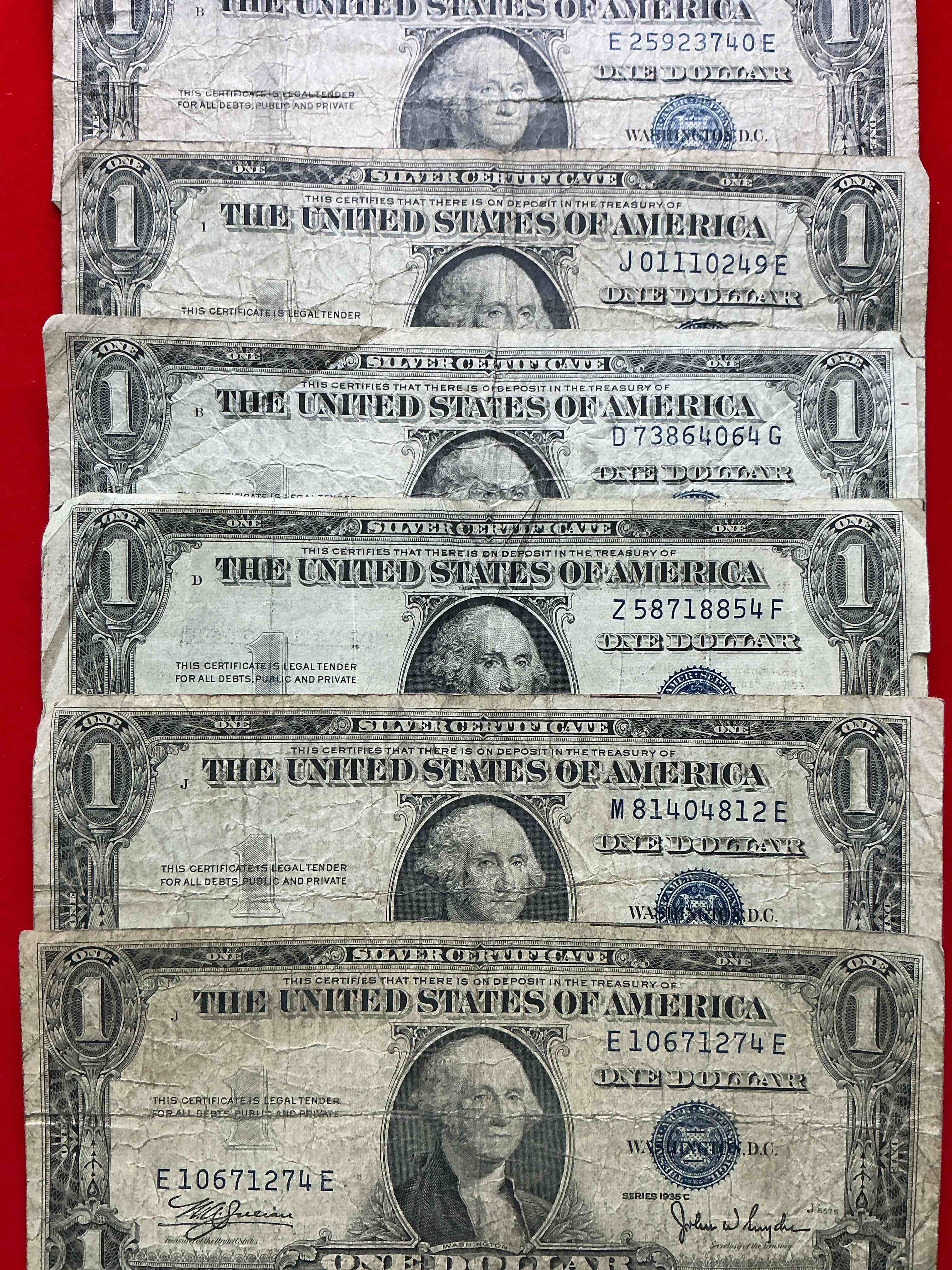 1935 Silver Certificates! Did You Know That Prior To 1964 One Dollar U.S. Paper Money Was Actually Redeemable For Silver Dollars?! Wow How Times Have Changed! Silver Certificates Were Produced From 1878 To 1964 & Are Still Considered Legal Tender At Face Value. Here Are Gorgeous, Circulated 1935 U.S. One Dollar Silver Certificate, With Highly Collectible "Blue Seal!* Own An Awesome Piece Of History!