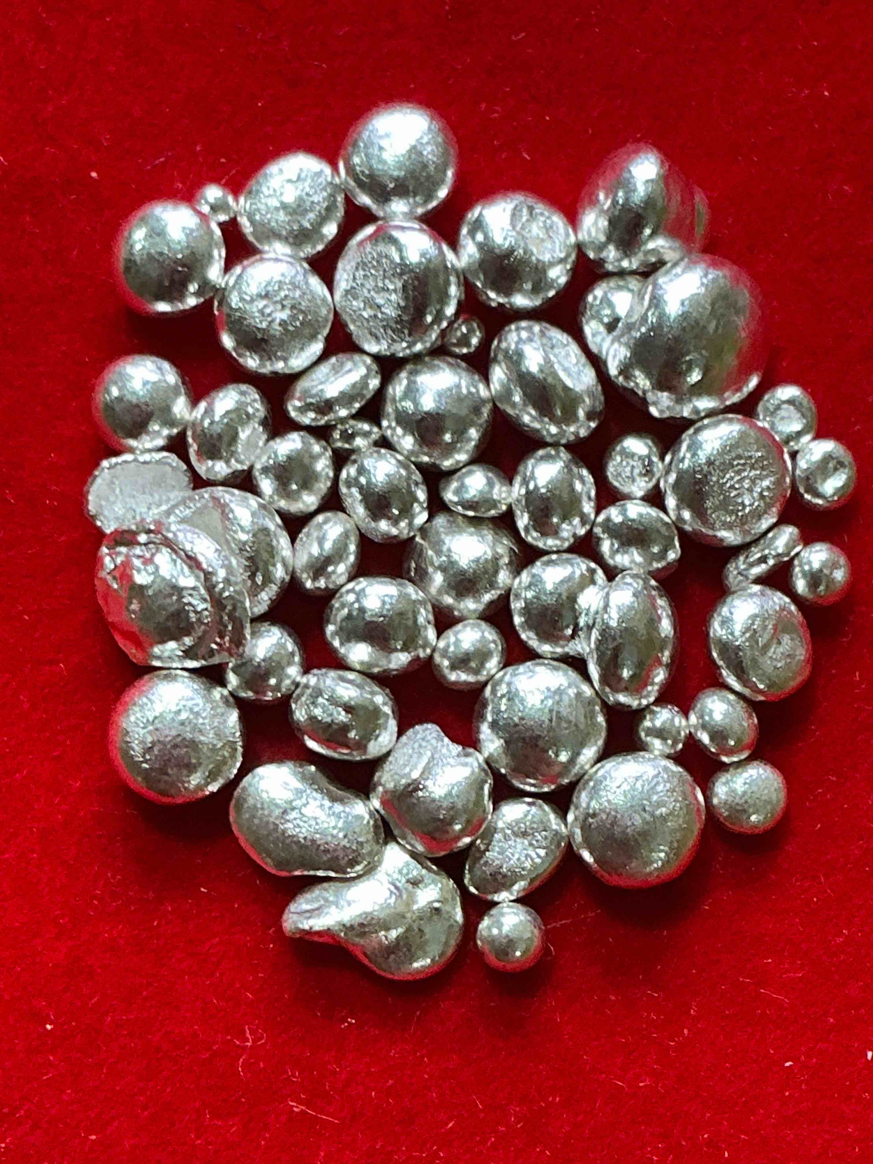 silver nuggets! .999 us fine silver, in small nugget form! total weight of all nuggets in lot approximately 9 grams, bid is per nugget! a cool way to invest in fine us silver! includes collector capsule!