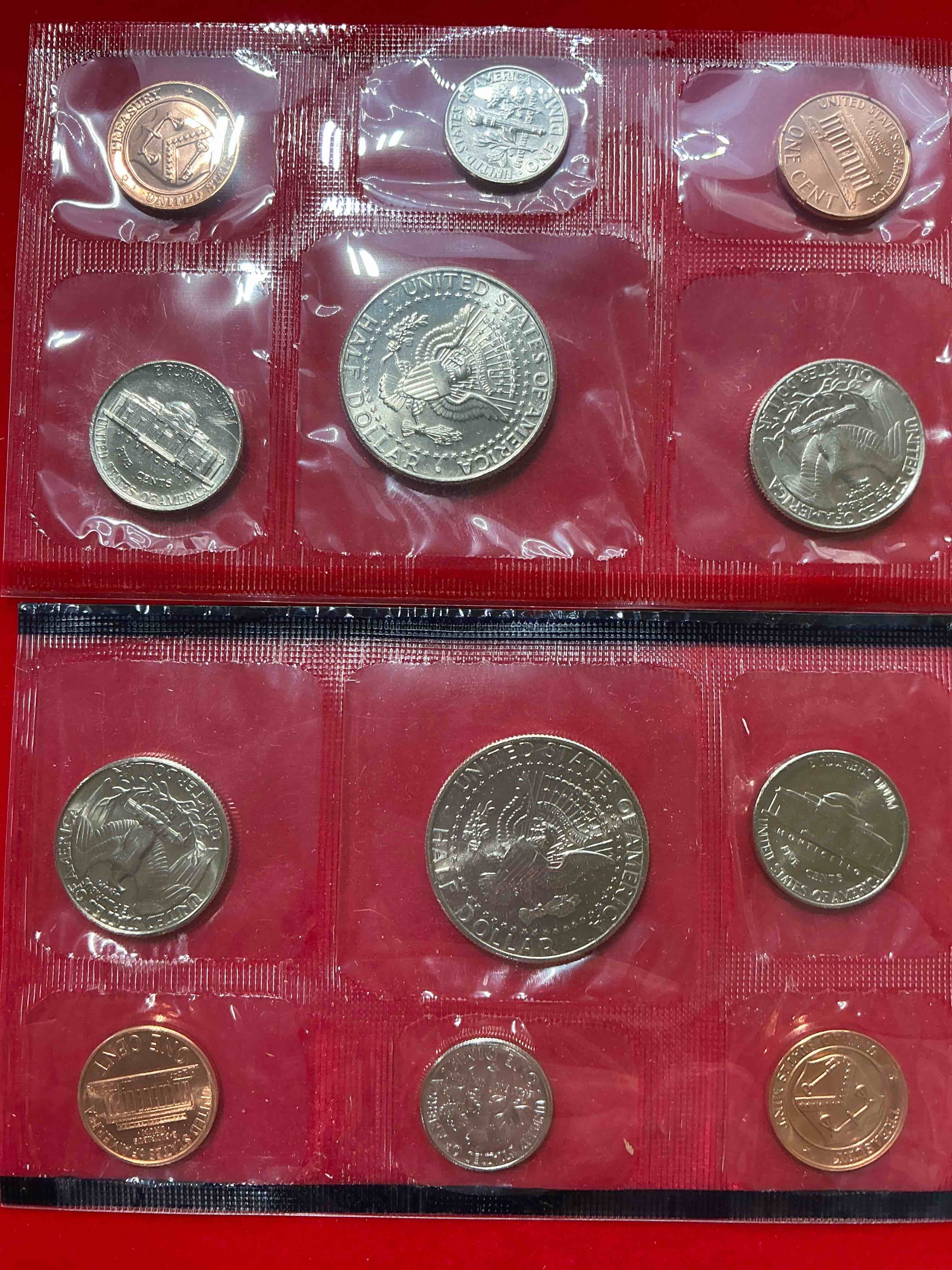 Condition photo showing New/Like New for 1992 uncirculated philadelphia & denver 12 coin mint combo! these beautiful, uncirculated coins are rare pieces of history! 1992 dimes, pennies half dollars, nickels & quarters!