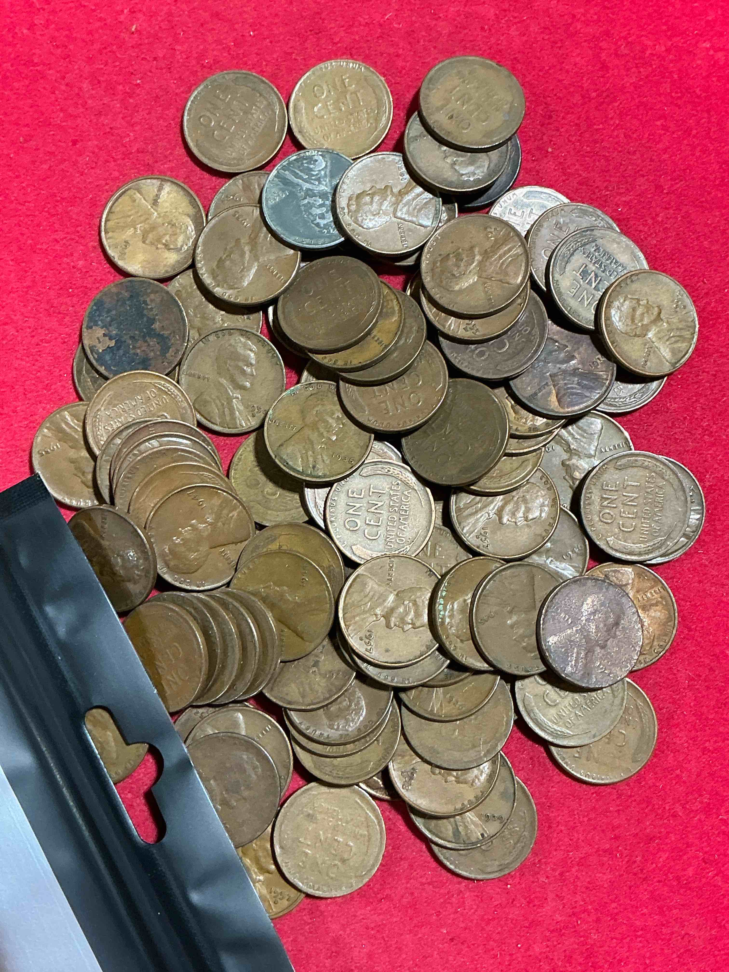 Antique Wheat Pennies 100 Count Un-Searched Lot! Wheat Pennies Were Minted From 1909-1958 Originally Replacing The Indian Head Penny. There Are Many, Many Interesting & Valuable Years / Mint Marks In Wheat Pennies, Win This Lot & Have Fun Searching To See What You Get! A Great Way To Start Collecting Antique Coins!