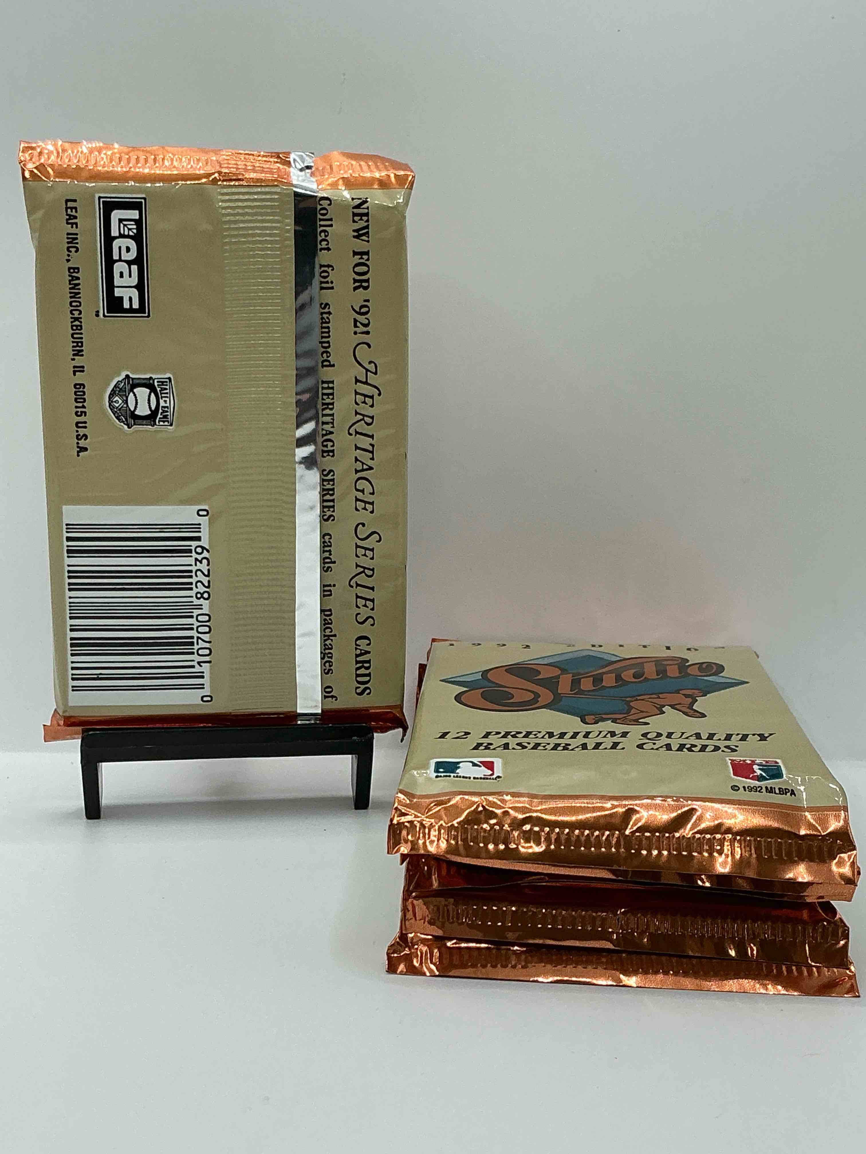 Condition photo showing New/Like New for 1992 leaf baseball sealed card pack, direct from original sealed retail case!search for jeff kent rookie #445 (psa 10 value $200), early ken griffey jr. & so much more! this year sought after by collectors for its gold leaf inserts. hard to find!