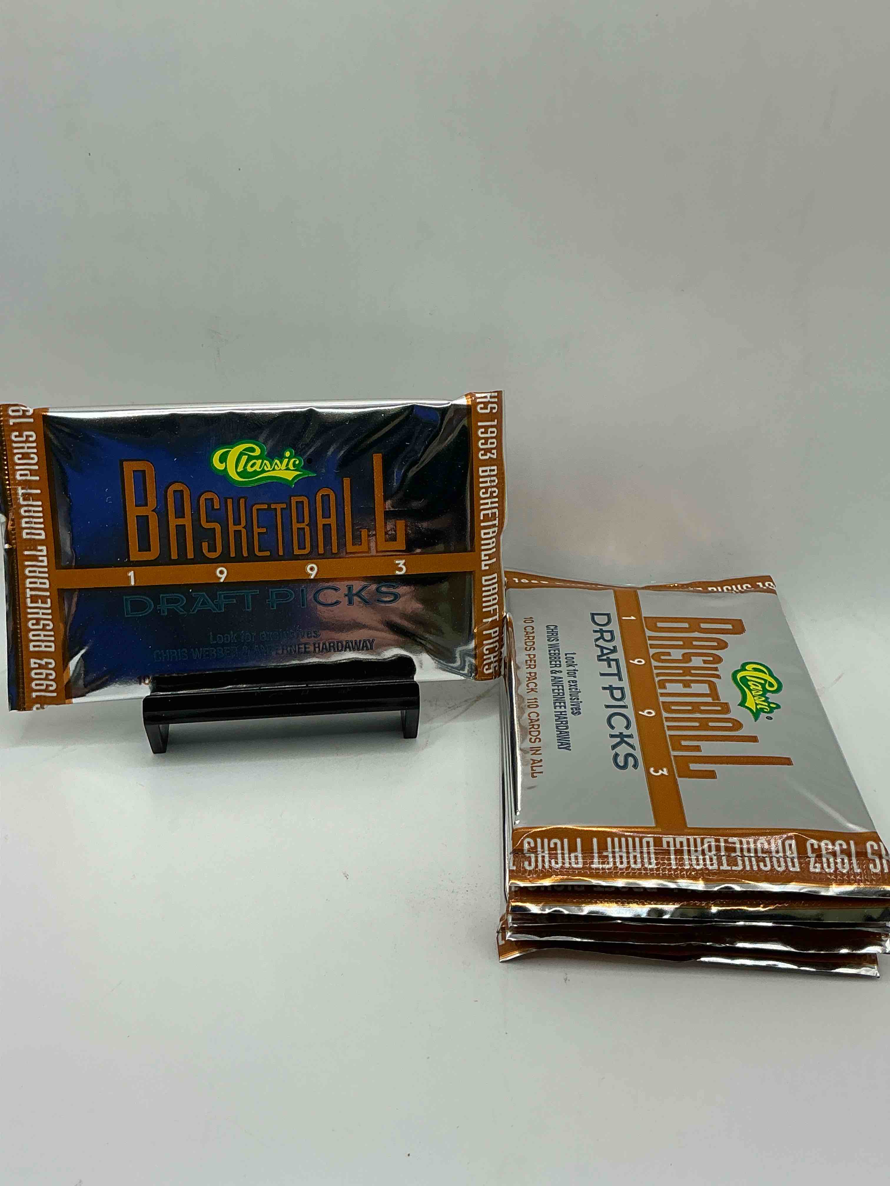 1993 classic draft picks unopened basketball packs! search for chris webber & anfernee hardaway rookies, along with other big names from the year! look for exclusive illustrated cards & numbered cards too!