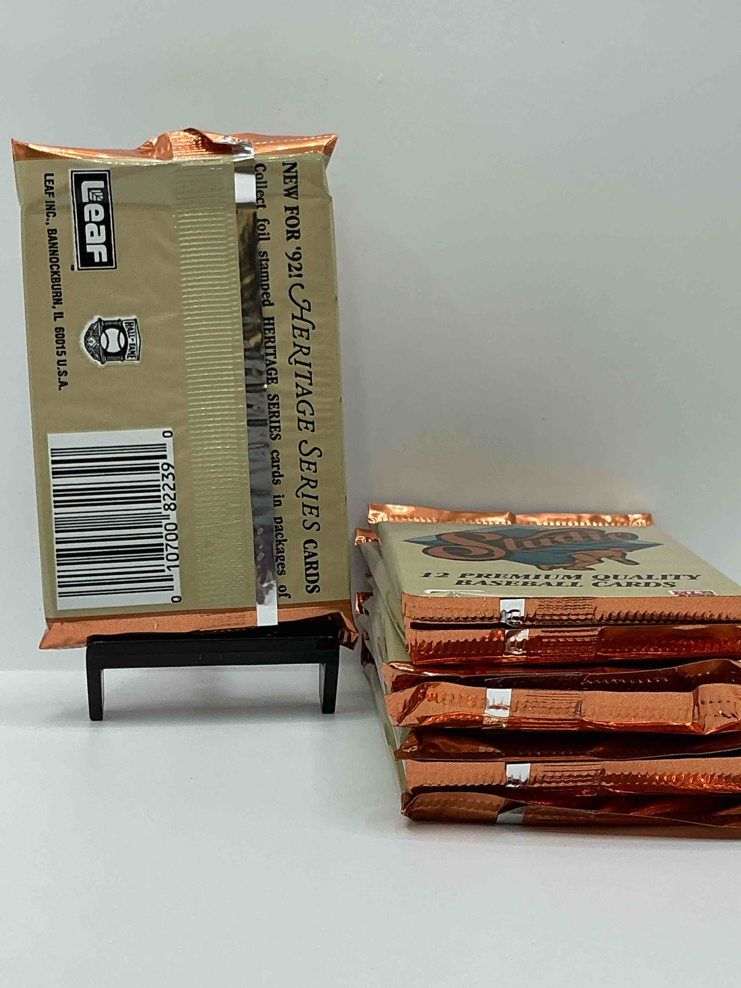 Condition photo showing New/Like New for 1992 leaf baseball sealed card pack, direct from original sealed retail case!search for jeff kent rookie #445 (psa 10 value $200), early ken griffey jr. & so much more! this year sought after by collectors for its gold leaf inserts. hard to find!