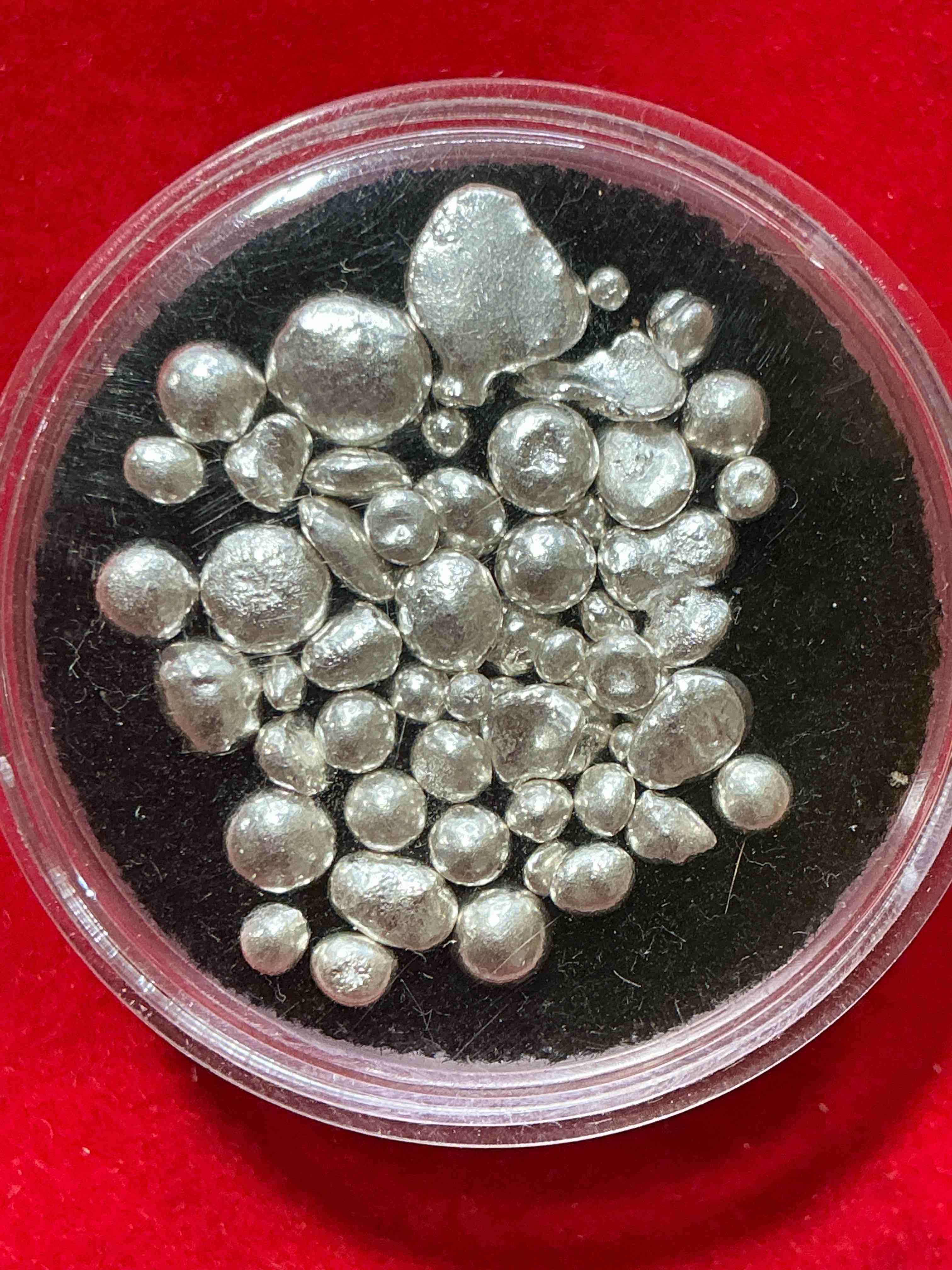 silver nuggets! .999 us fine silver, in small nugget form! total weight of all nuggets in lot approximately 9 grams, bid is per nugget! a cool way to invest in fine us silver! includes collector capsule!