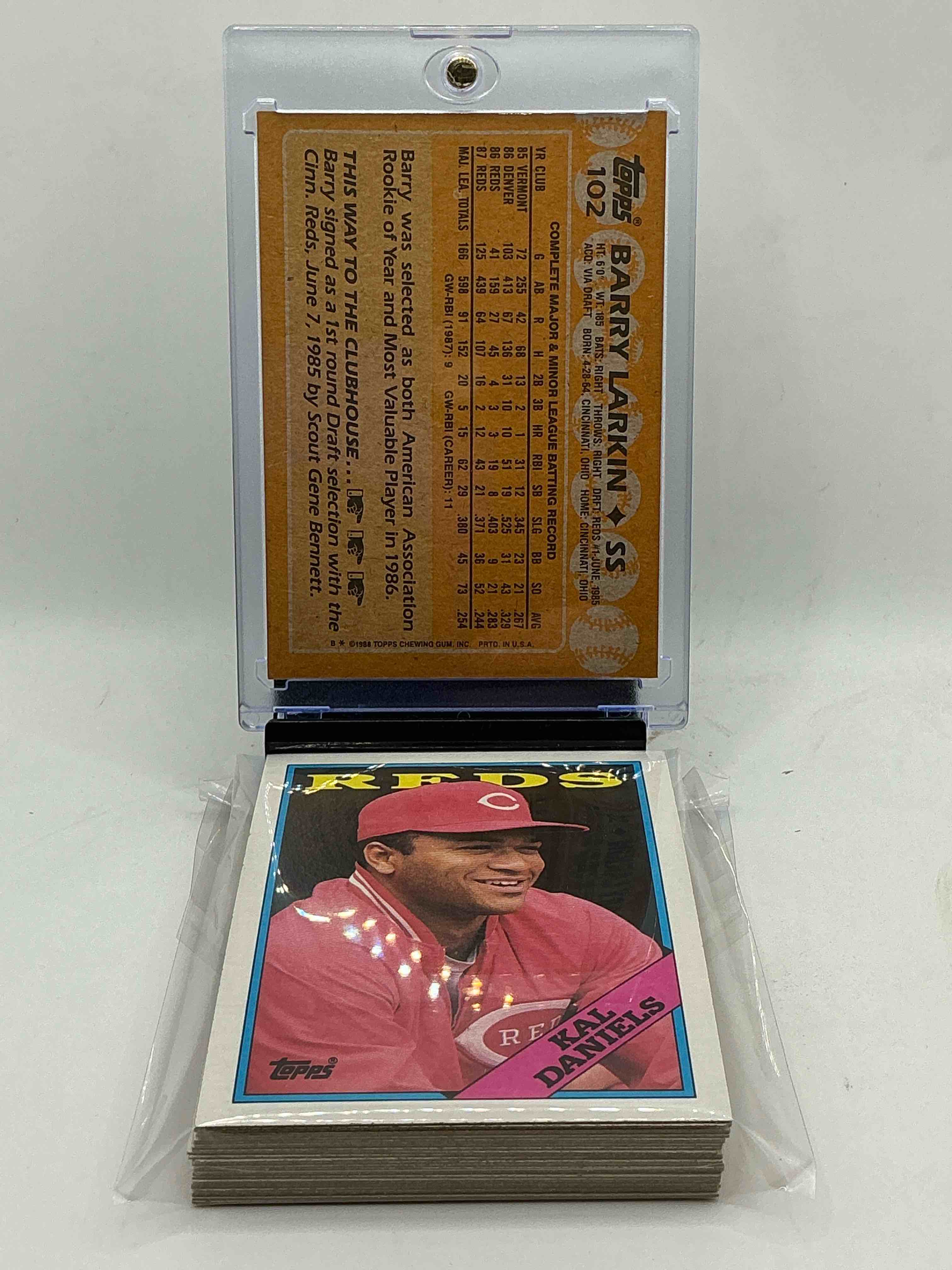 Condition photo showing New/Like New for 1988 reds topps baseball team set! vintage reds lot! barry larkin, dave concepcion & more! 80’s baseball history… cincinnati reds!