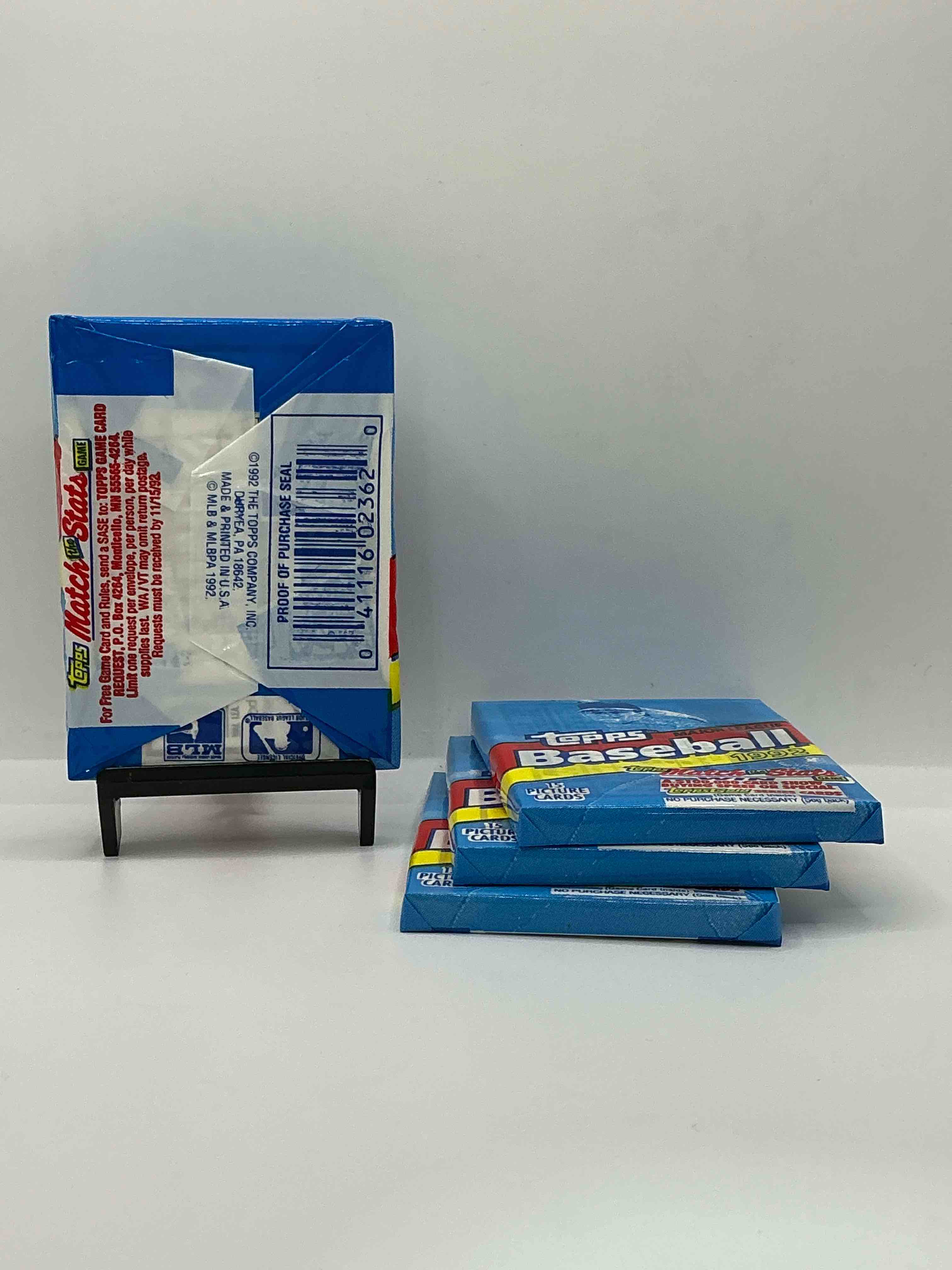 Condition photo showing New/Like New for 1992 topps baseball gold! rare 15 cards per pack, with the possibility for some big names inside! search for nolan ryan, ken griffey jr, don mattingly & more!crazy 1992 topps baseball gold!