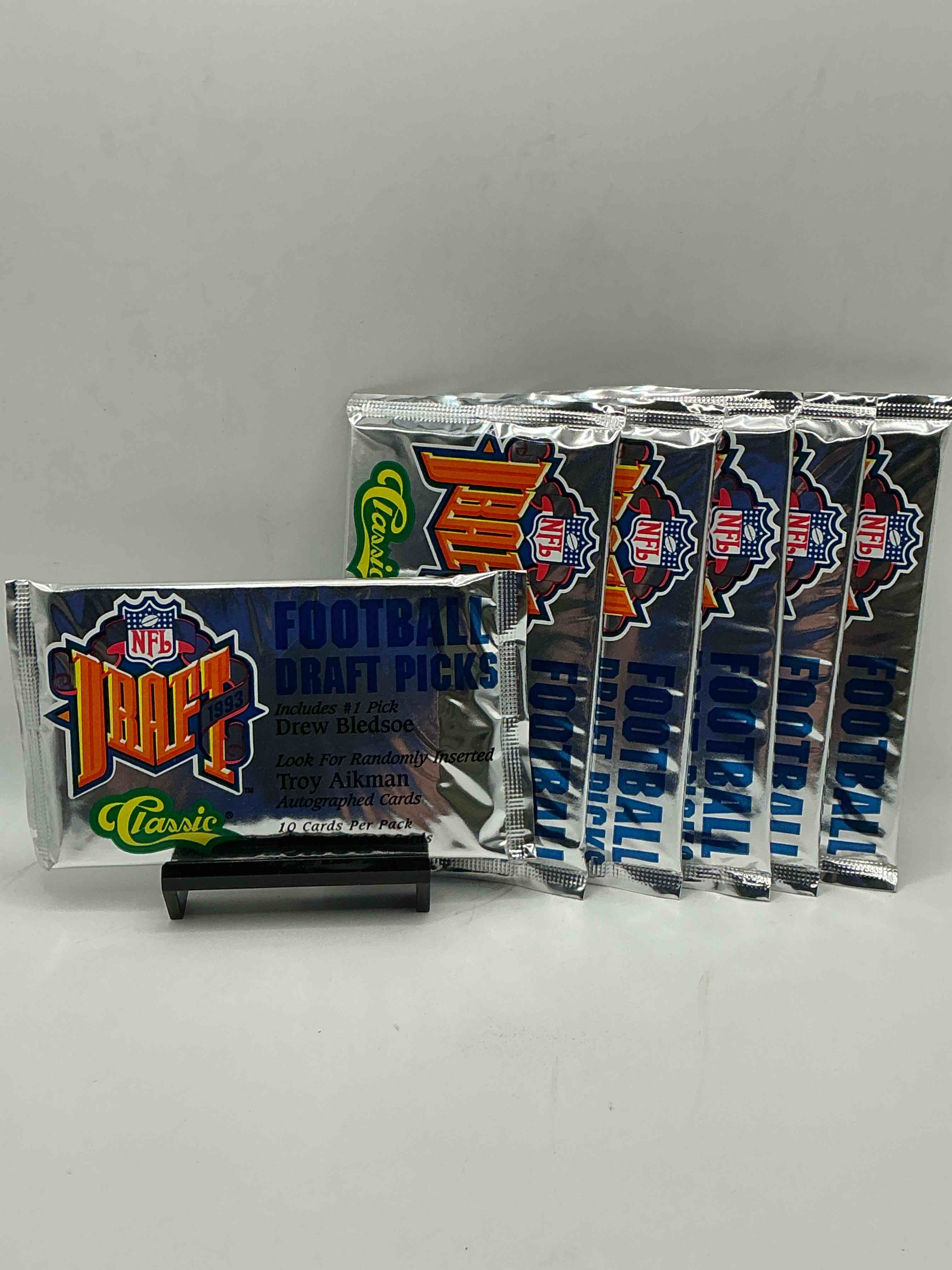 football draft picks! drew bledsoe rookie!? classic ‘93 draft picks! look for random troy aikman autographs, inserted at random in these packs! 10 cards per pack! 