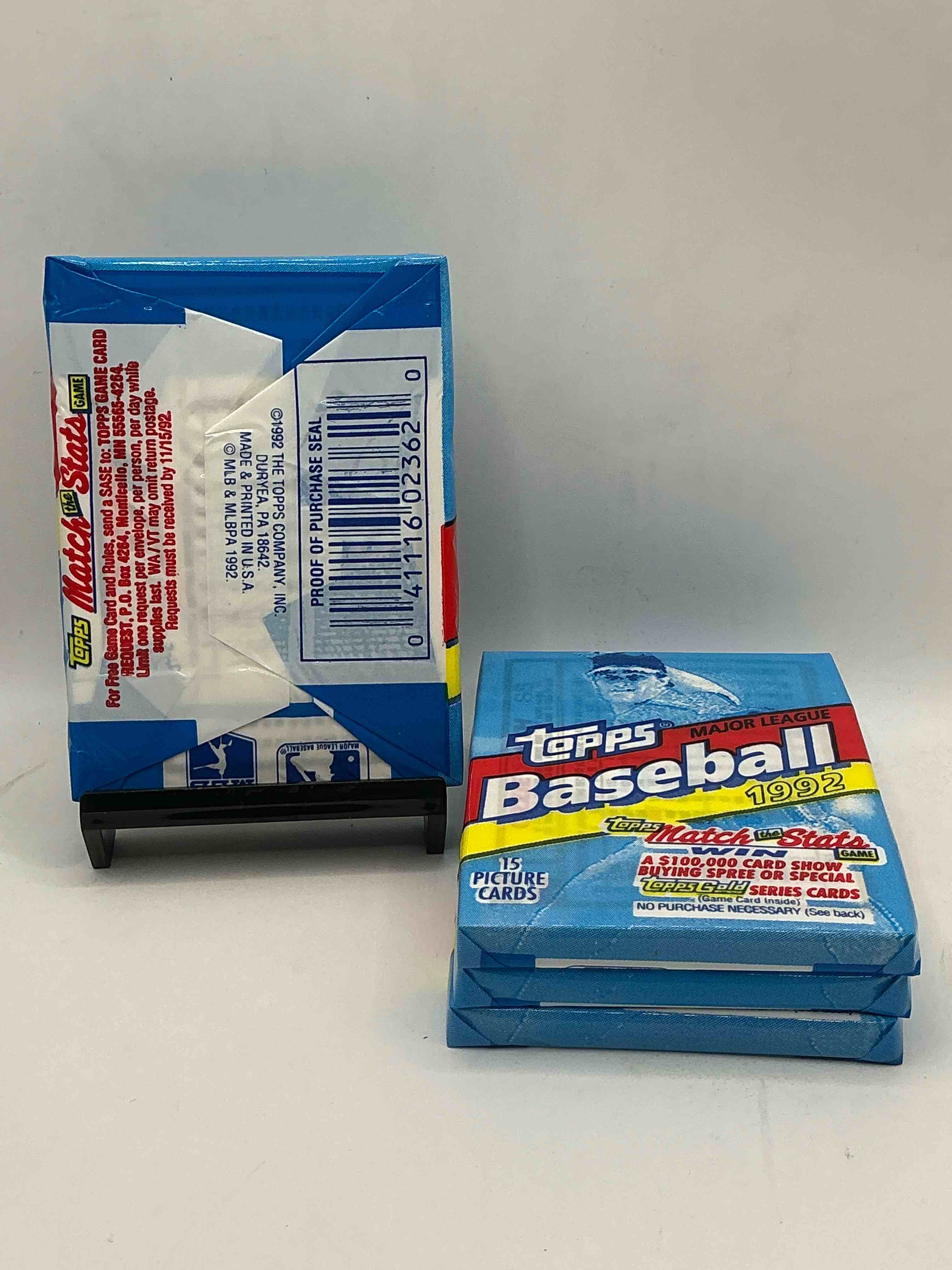 Condition photo showing New/Like New for 1992 topps baseball gold! rare 15 cards per pack, with the possibility for some big names inside! search for nolan ryan, ken griffey jr, don mattingly & more!crazy 1992 topps baseball gold!