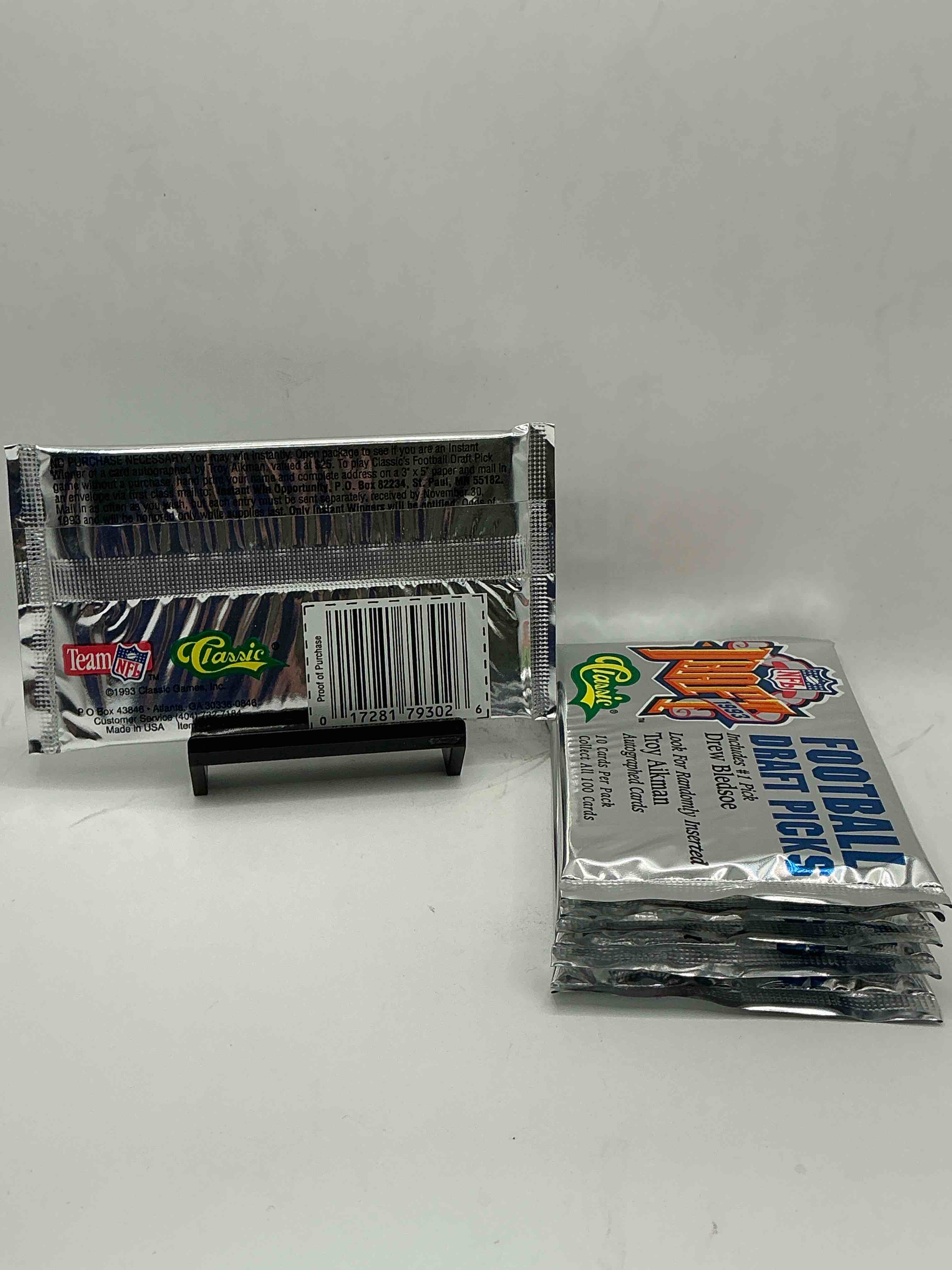 Condition photo showing New/Like New for 1993 classic draft picks unopened basketball packs! search for chris webber & anfernee hardaway rookies, along with other big names from the year! look for exclusive illustrated cards & numbered cards too!