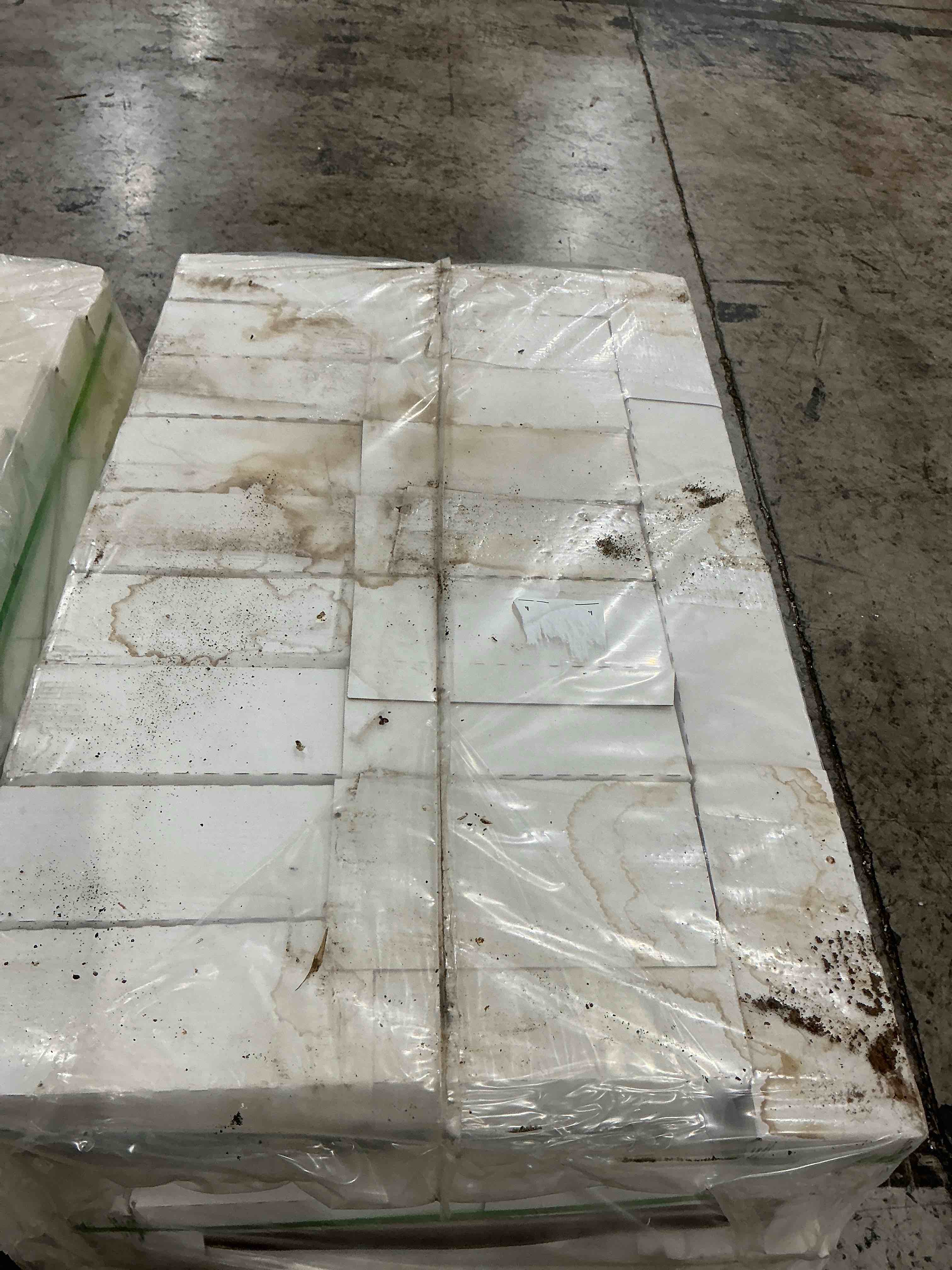 Del Conca 17WO79 natural 6”x24” porcelain tile | builders grade | (12.6 Sf / Box)  