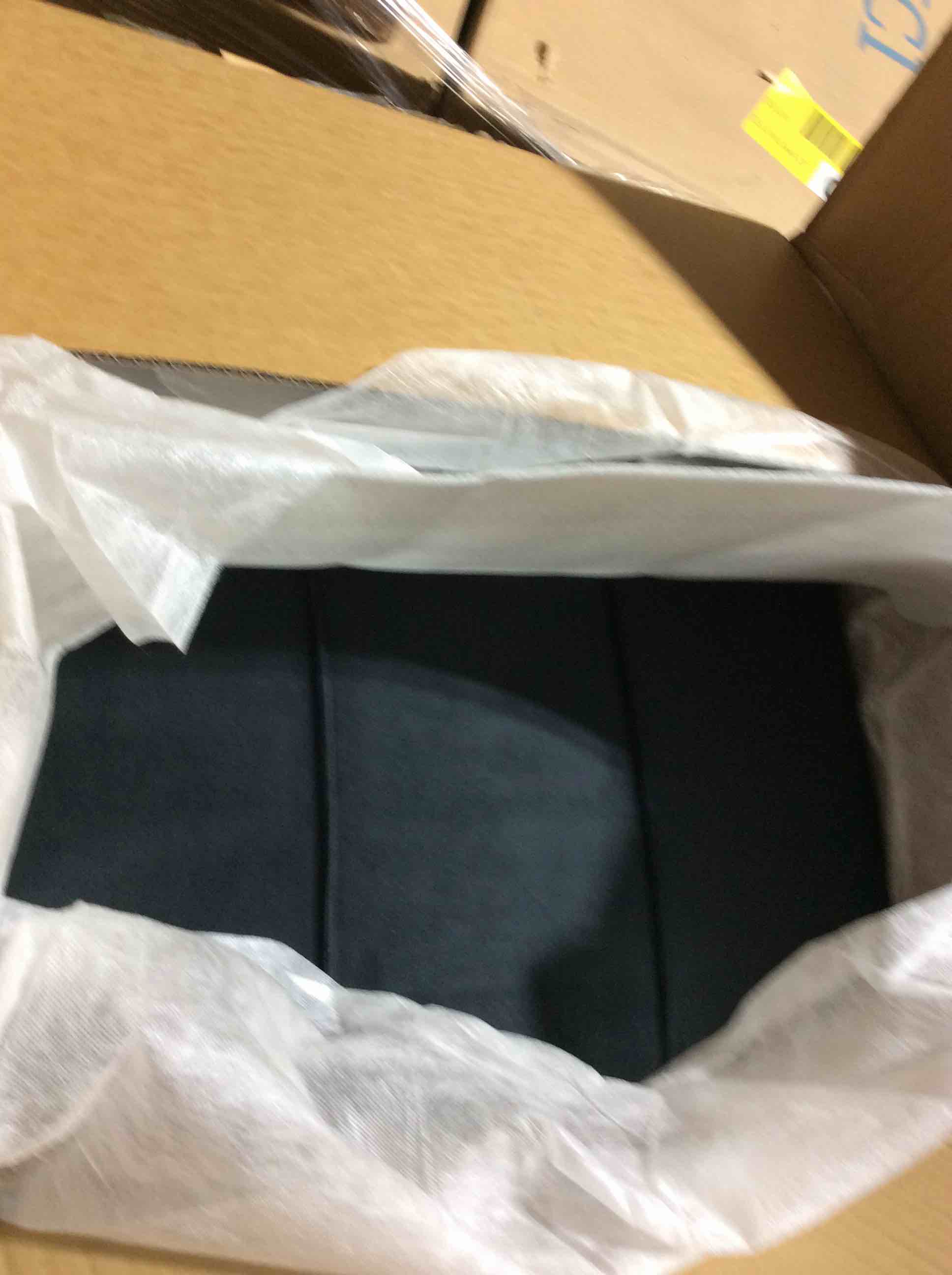 https://s3.amazonaws.com/lotting-images-prod/bidfta/PPE5059087_1780586407024.jpeg