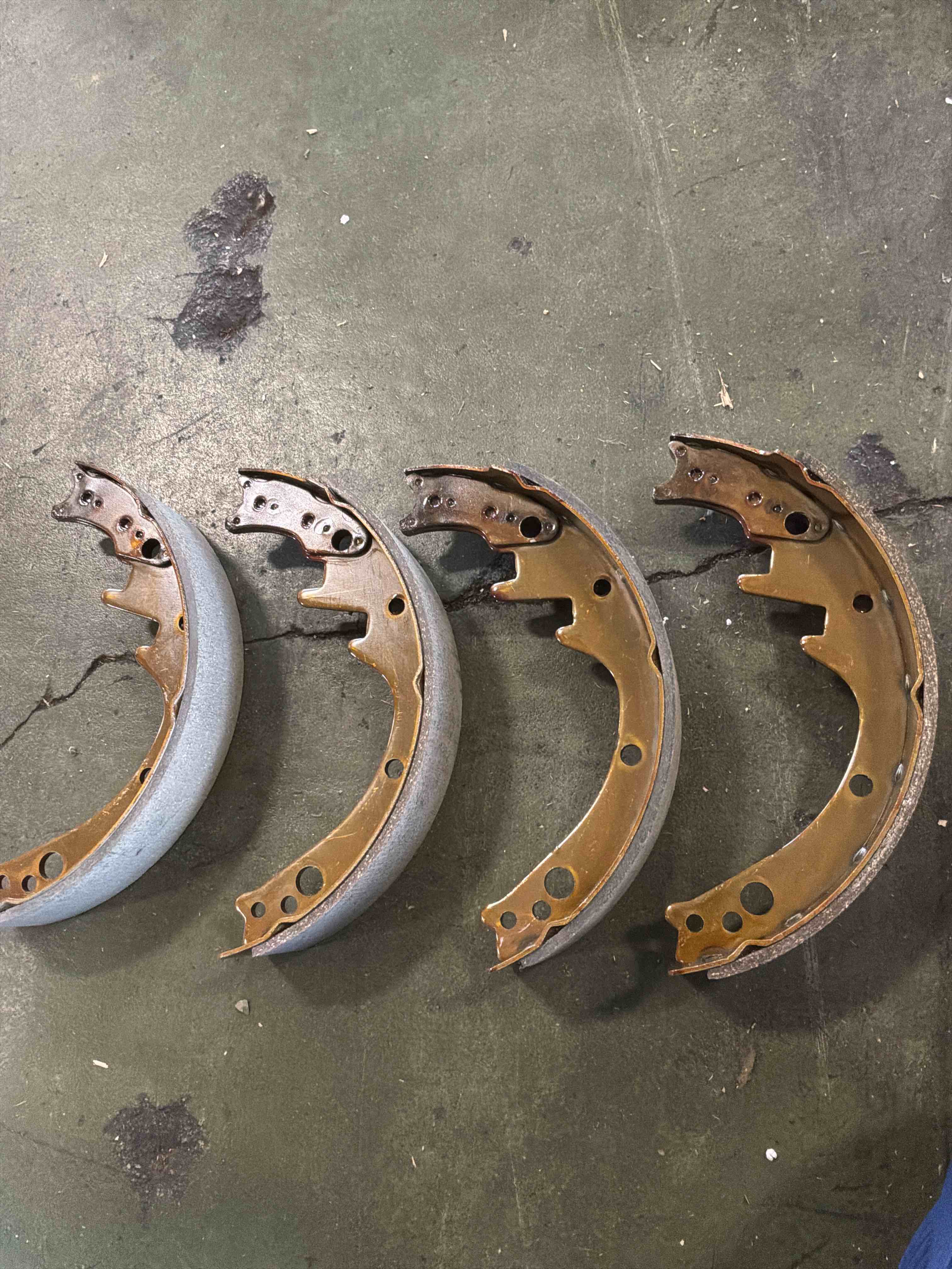 Condition photo showing As Is for replacement 47405-23600-71 brake shoe for toyota 4 pcs