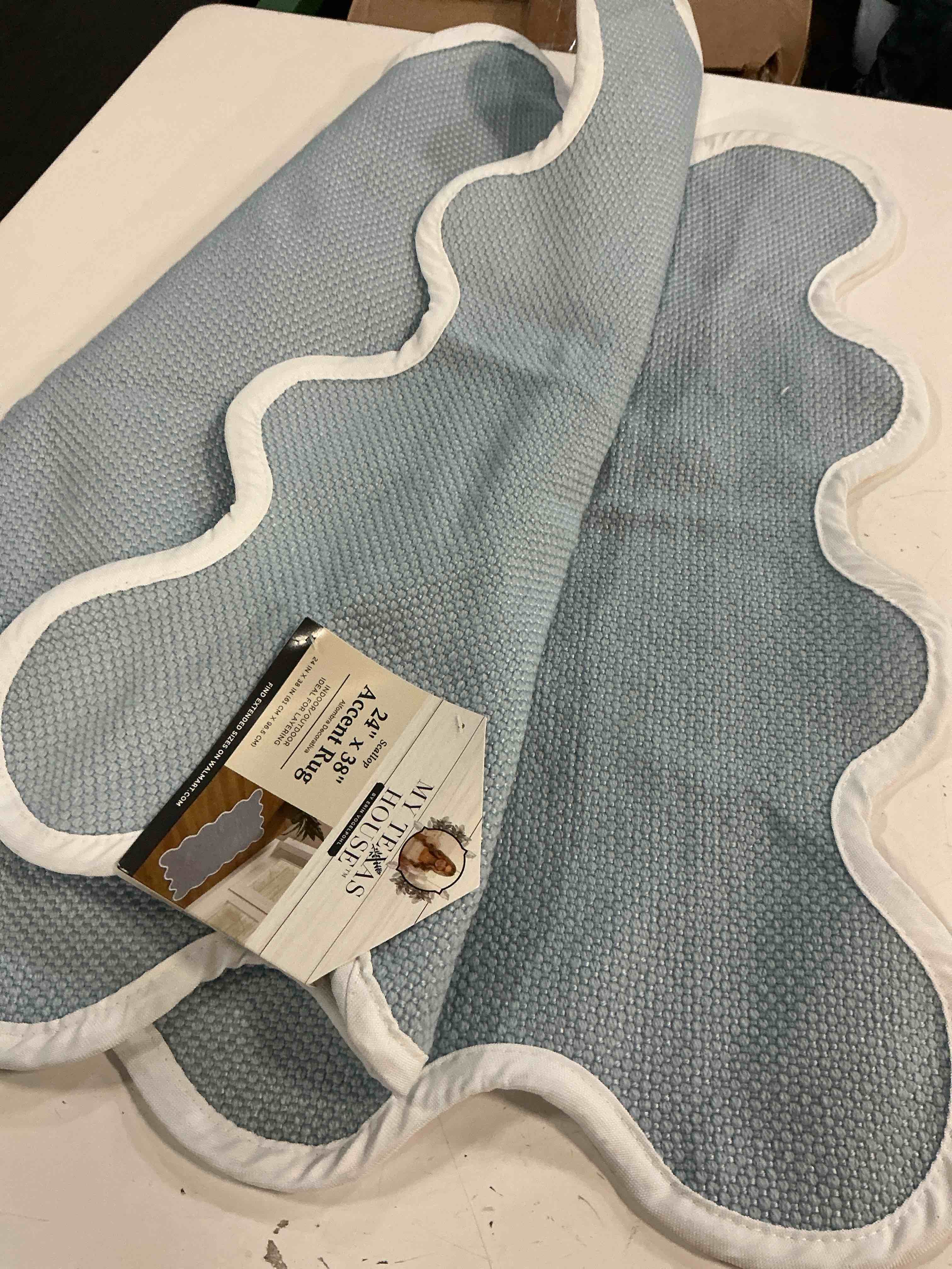 Condition photo showing Good Condition for my texas house blue scallop indoor/outdoor layering rug 24 x 38